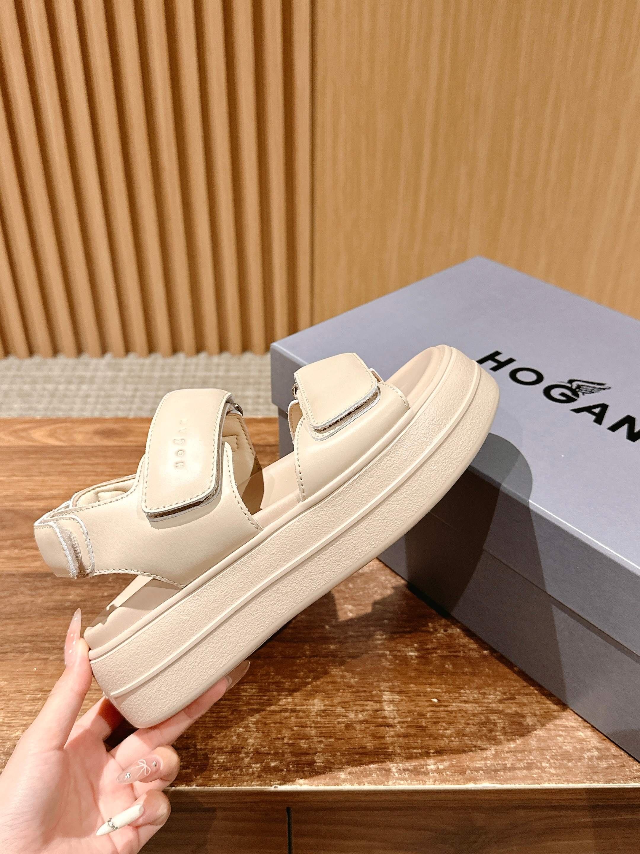 Hogan Skyscraper Sandals: Cloud-like Comfort and Urban Style - 图片 5