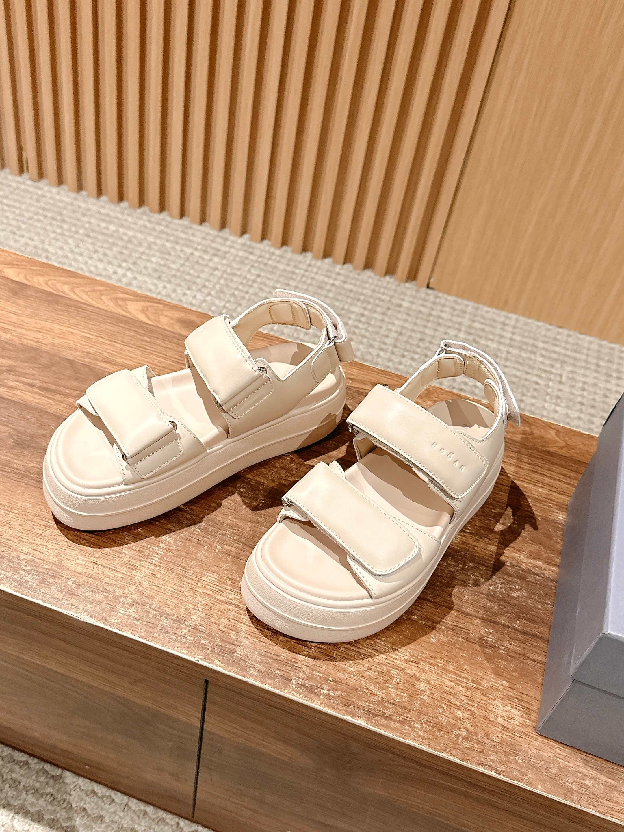 Hogan Skyscraper Sandals: Cloud-like Comfort and Urban Style - 图片 2