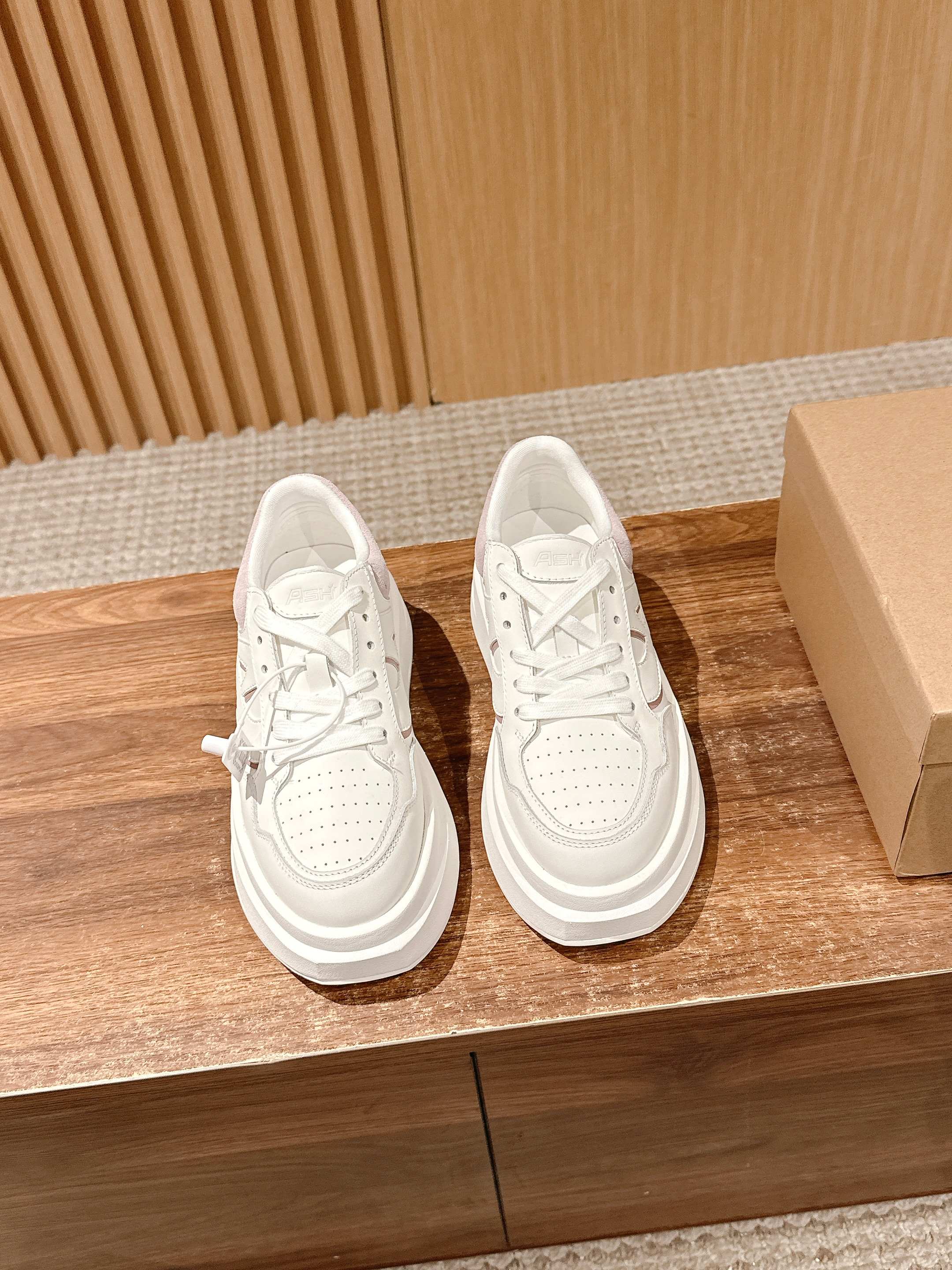 NO:263053,#Ai Xi's new casual sneakers, loose silhouette outfit, inadvertently revealing a free and casual temperament. Size35-39 (40 custom made without return or exchange), casual shoes/sneakers, sneakers19860909#艾熙新款休闲运动鞋 松弛廓形穿搭 不经意间流露自在随性气质. Size35-39（40定做不退换）,休闲鞋/运动鞋,sneakers,Women's Shoes