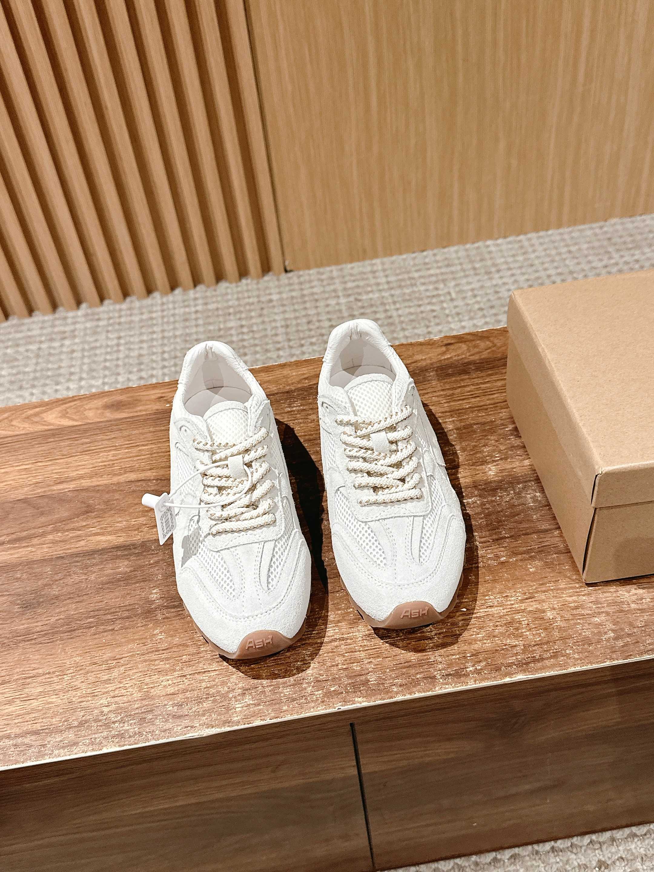 NO:263056,/ Ai Xi Chunsu New Style Italian Light Luxury Trendy Brand German Shoes Small White Shoes High-quality Cowhide Colorful Shoes Label Breathable Holes Design Tough Casual Series, Simple Design Punched Breathable Shoe Body, Paired with Light Resilience Sole Size35/39 (40 Customized No Return and Exchange), Casual Shoes/Sneakers, Sneakers, Cowhide19860909/ 艾熙春夏新款 意大利轻奢潮牌 德训鞋 小白鞋优质牛皮多彩鞋标透气孔设计坚韧 休闲系列,简约设计的冲孔透气鞋身,搭配轻盈回弹增高鞋底 Size35/39（40定做不退换）,休闲鞋/运动鞋,sneakers,cowhide,Women's Shoes