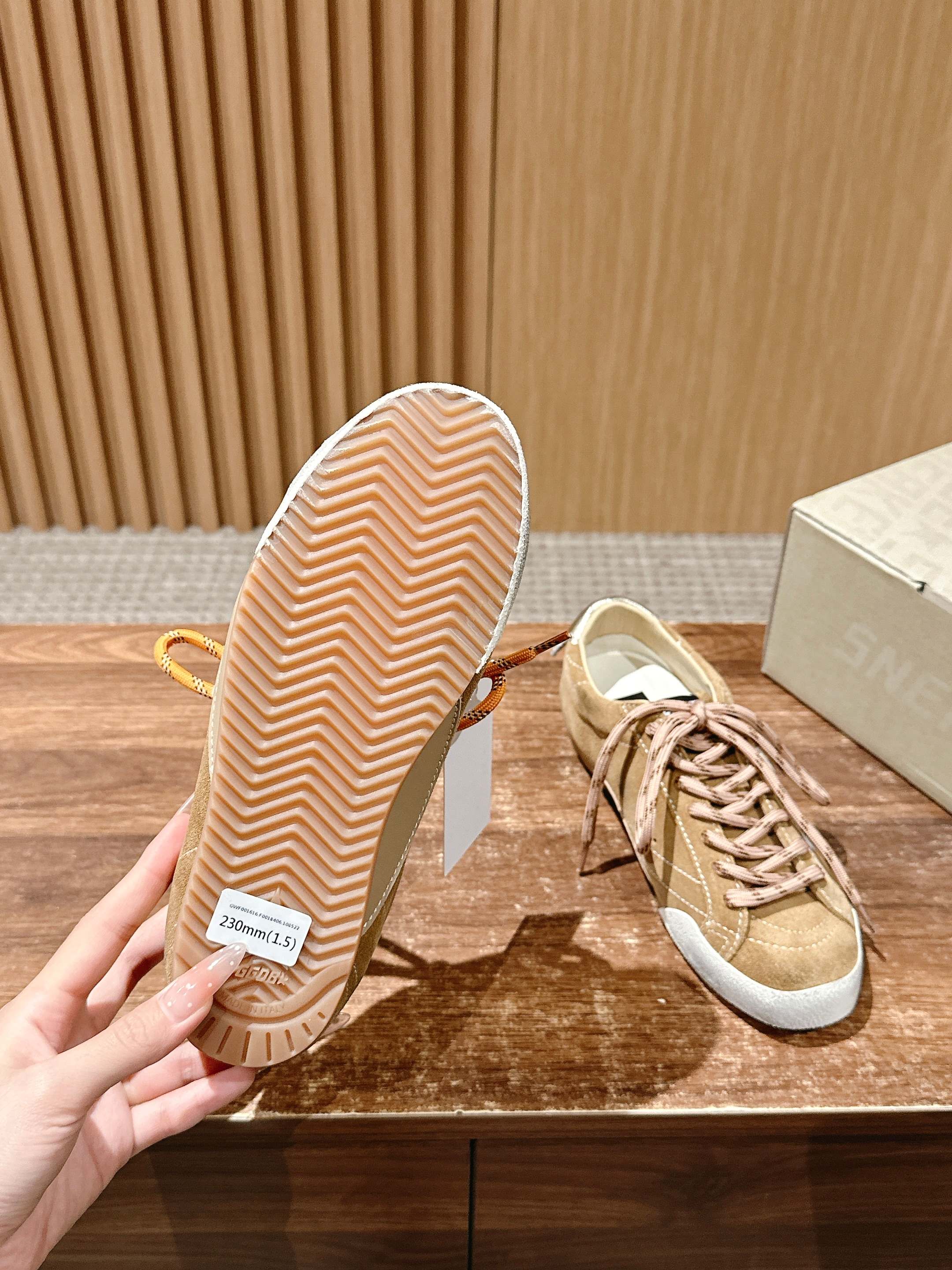 𝐆𝐎𝐋𝐃𝐄𝐍 𝐆𝐎𝐎𝐒𝐄 𝐓𝐑𝐔𝐄 𝐒𝐓𝐀𝐑#脏脏鞋那可是无人不知、无人不晓的时尚单品,简直就是各路明星、网红、大咖们 𝐆𝐎𝐋𝐃𝐄𝐍 𝐆𝐎𝐎𝐒𝐄 𝐓𝐑𝐔𝐄 𝐒𝐓𝐀𝐑#脏脏鞋那可是无人不知、无人不晓的时尚单品,简直就是各路明星、网红、大咖们