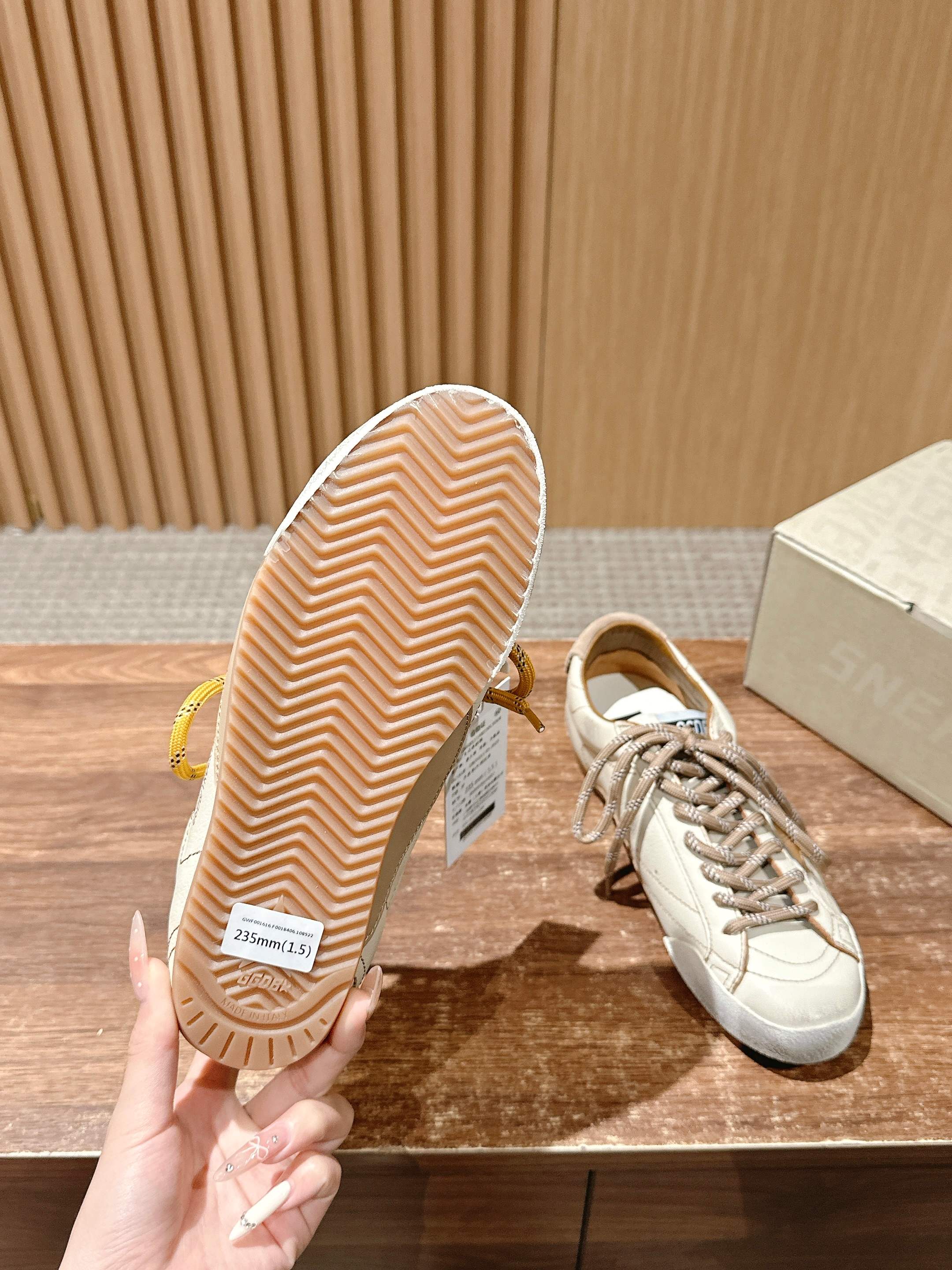 𝐆𝐎𝐋𝐃𝐄𝐍 𝐆𝐎𝐎𝐒𝐄 𝐓𝐑𝐔𝐄 𝐒𝐓𝐀𝐑#脏脏鞋那可是无人不知、无人不晓的时尚单品,简直就是各路明星、网红、大咖们 𝐆𝐎𝐋𝐃𝐄𝐍 𝐆𝐎𝐎𝐒𝐄 𝐓𝐑𝐔𝐄 𝐒𝐓𝐀𝐑#脏脏鞋那可是无人不知、无人不晓的时尚单品,简直就是各路明星、网红、大咖们