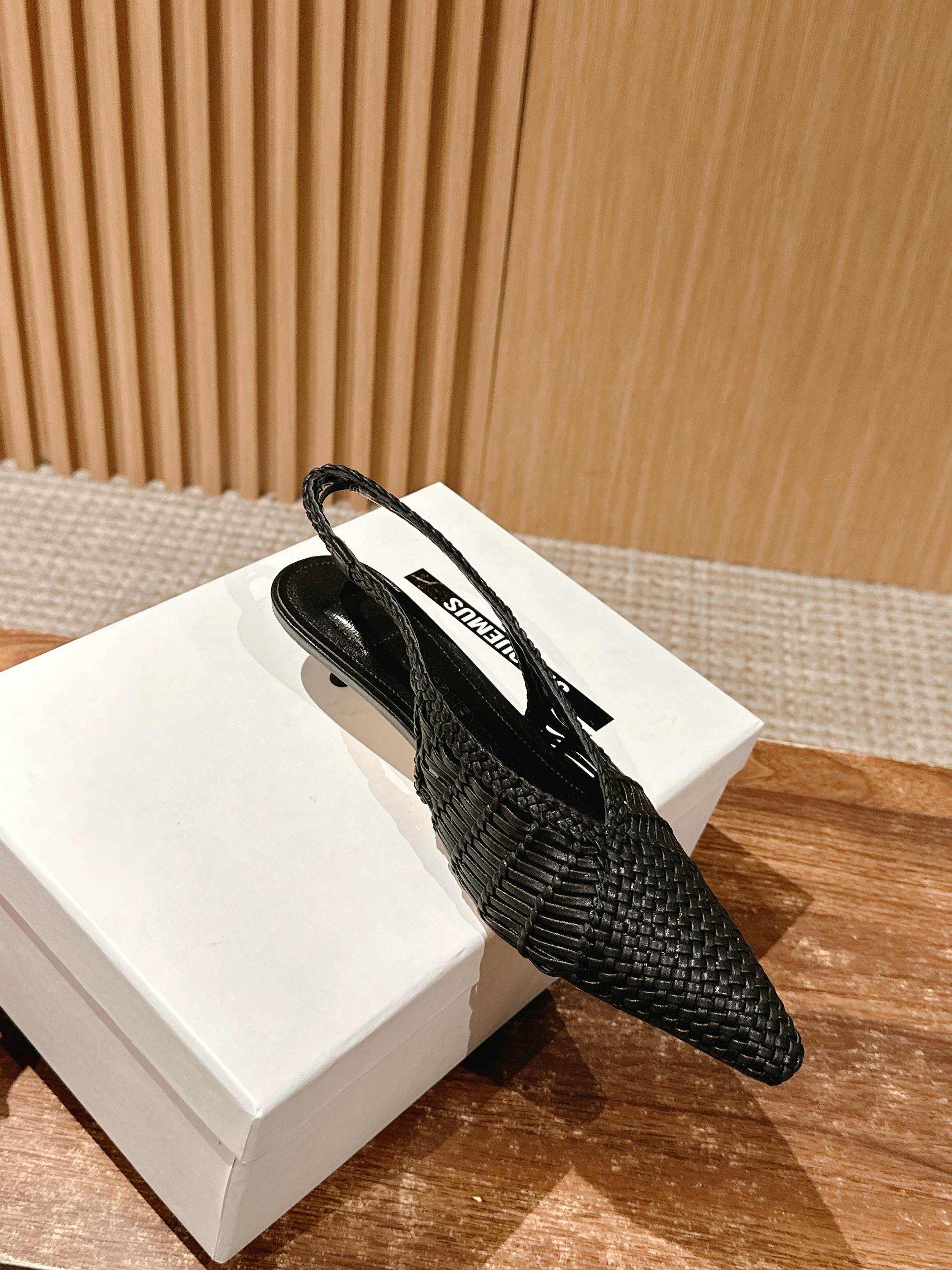 JACQUEMUS 2025/SS Low Cubisto Banane35 Leather Heels: Fashion Manifesto in Yellow Crochet - 图片 3