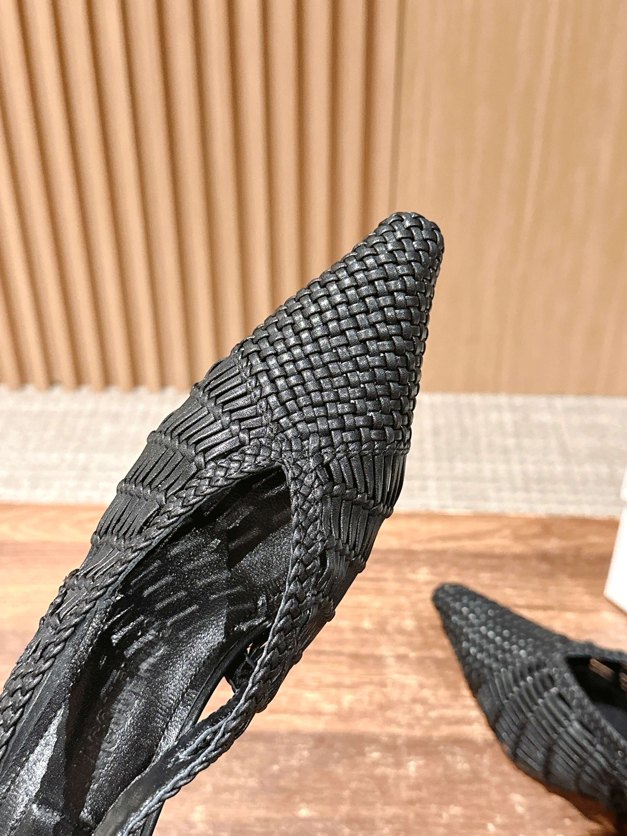 JACQUEMUS 2025/SS Low Cubisto Banane35 Leather Heels: Fashion Manifesto in Yellow Crochet - 图片 7