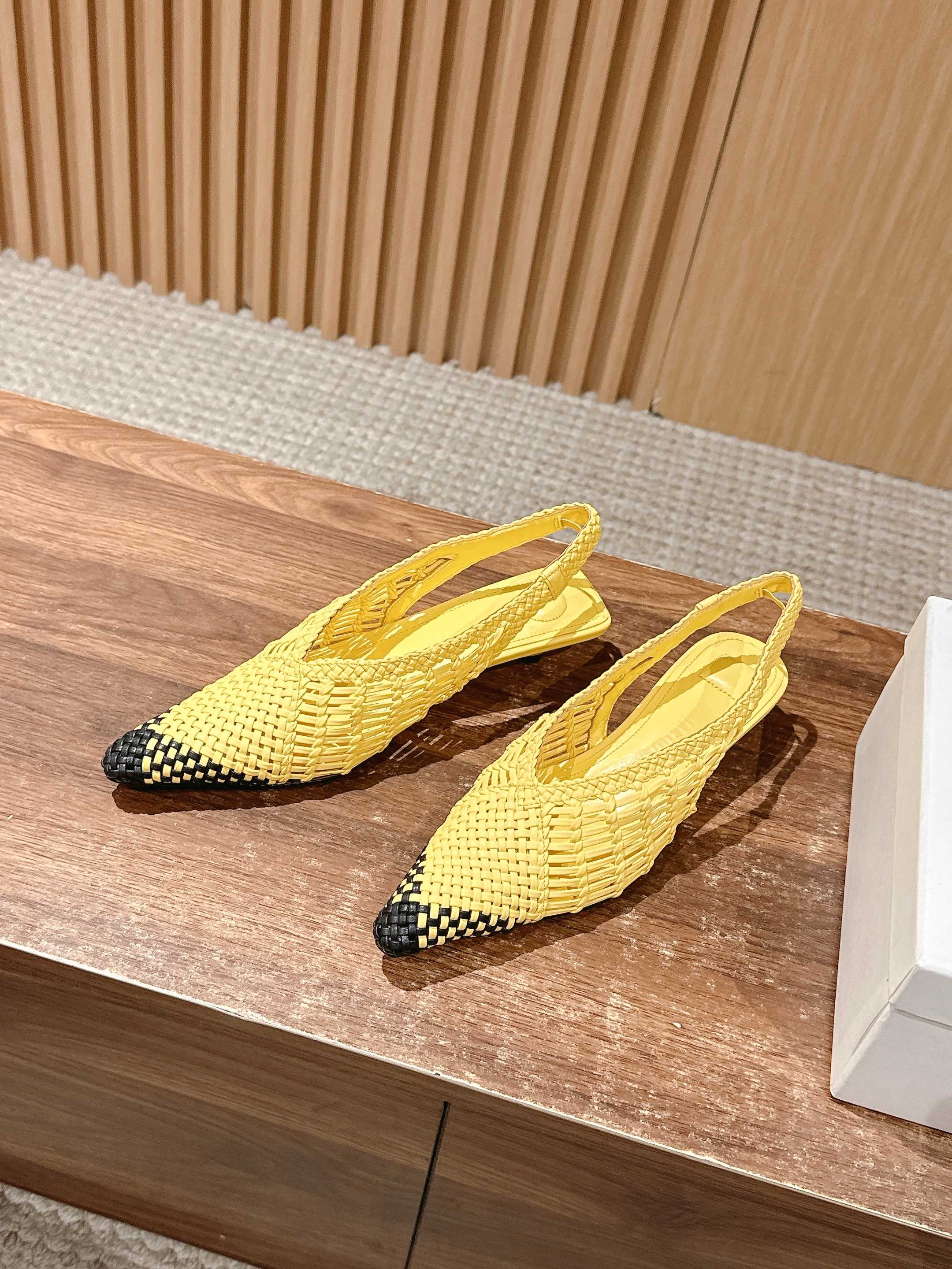 JACQUEMUS 2025/SS New Collection: Low Cubisto Banane35 Leather Heels Review - 图片 2