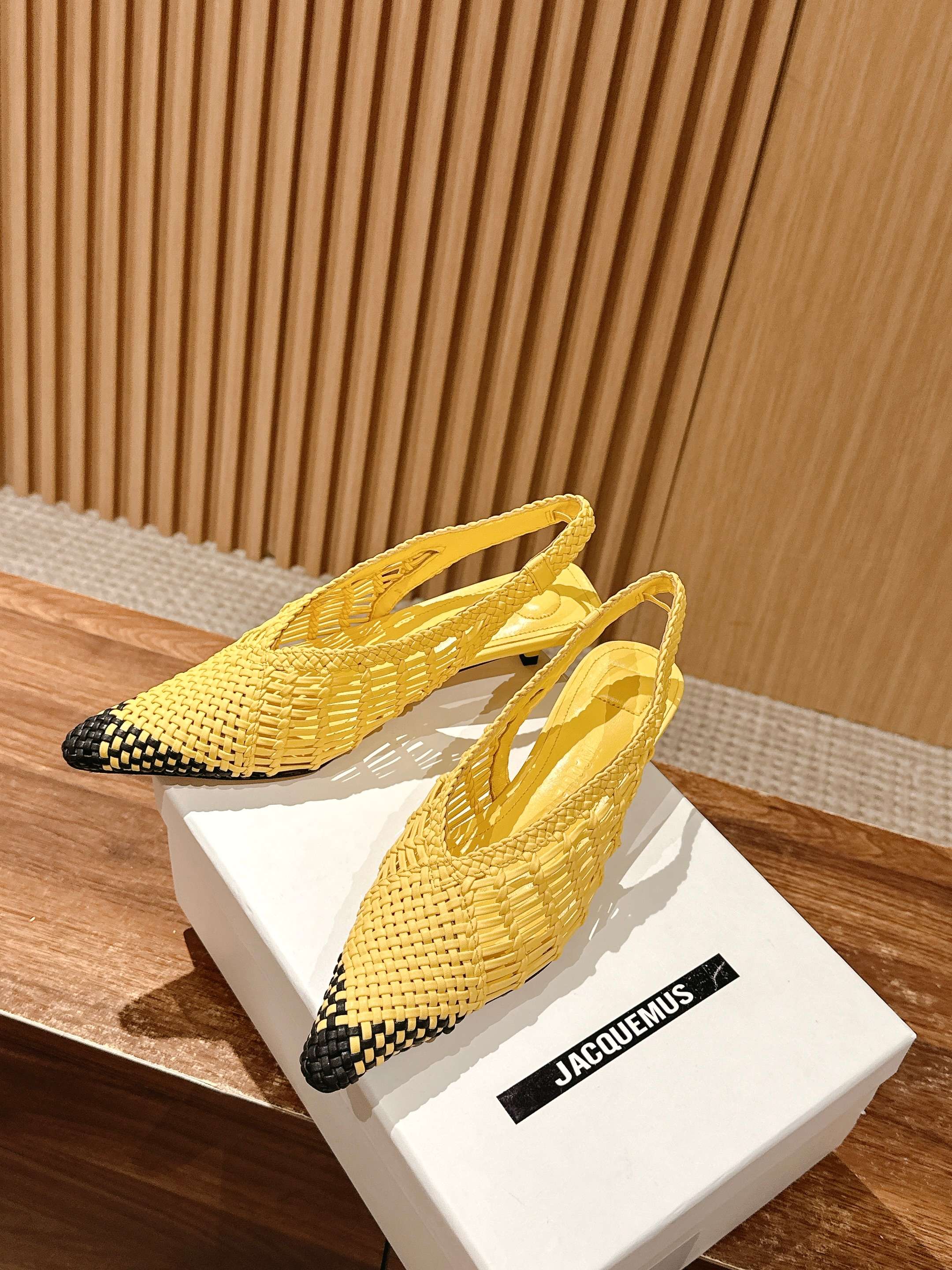 JACQUEMUS 2025/SS New Collection: Low Cubisto Banane35 Leather Heels Review - 图片 4