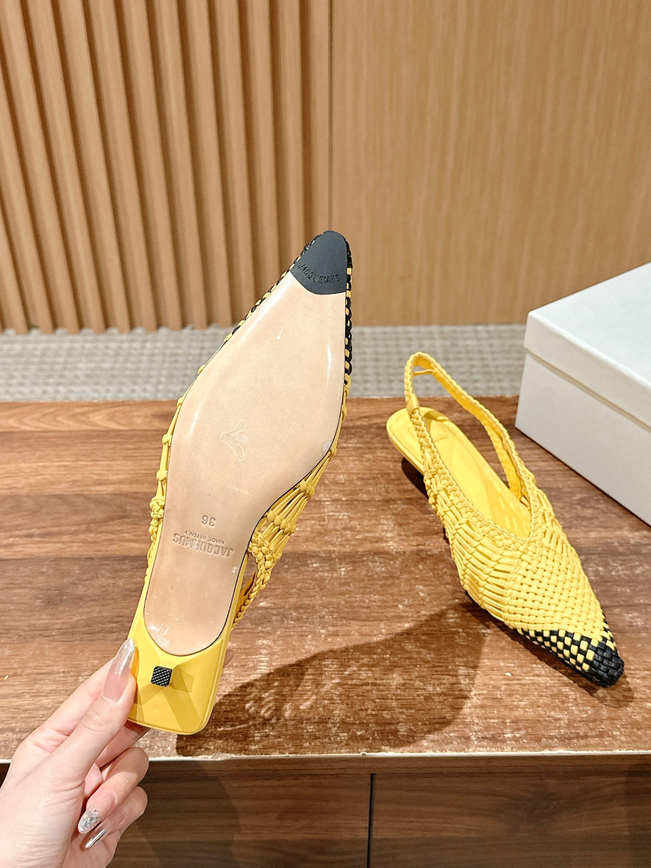 JACQUEMUS 2025/SS New Collection: Low Cubisto Banane35 Leather Heels Review - 图片 9