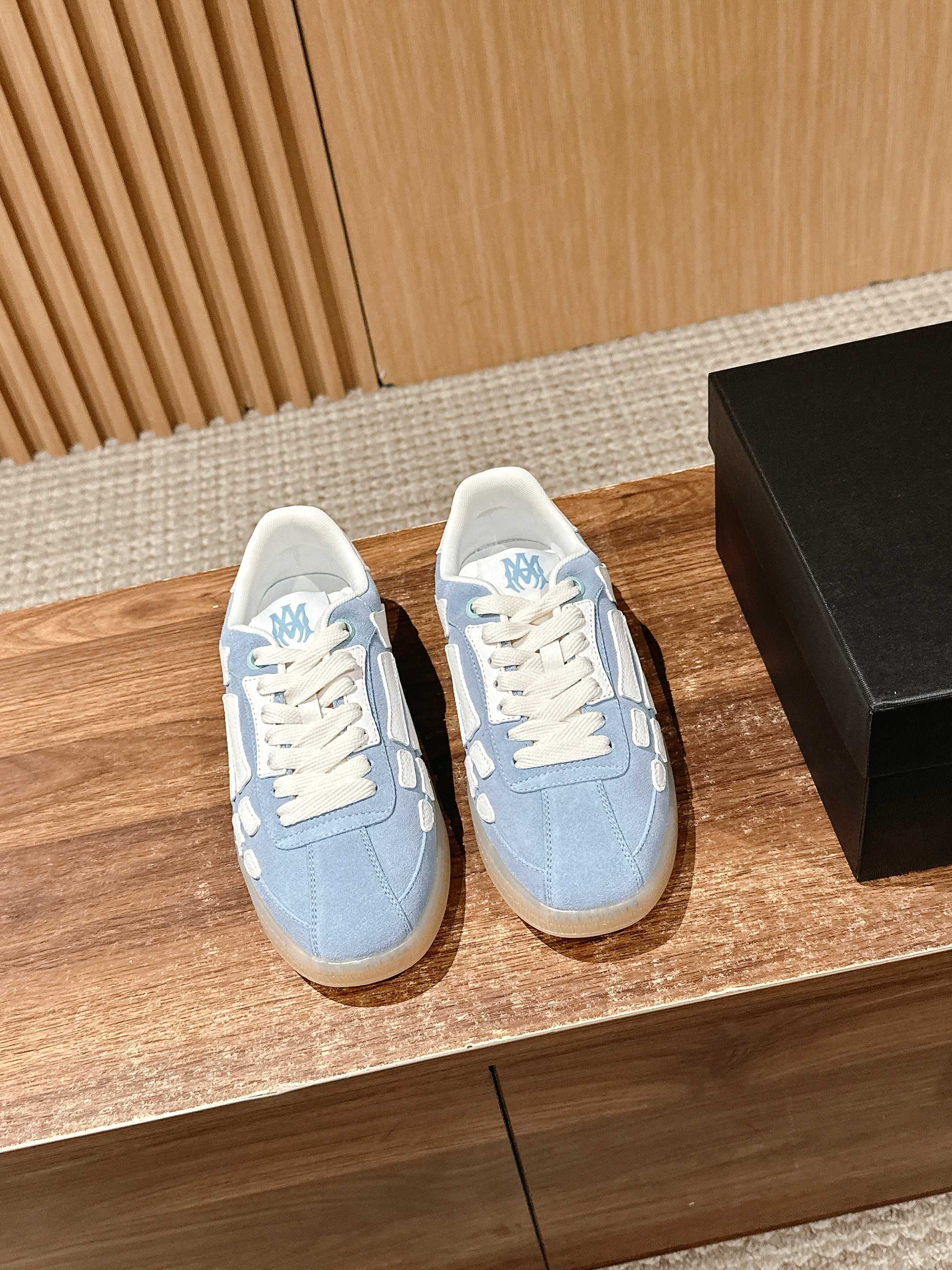 NO:406811,#Emir New Product# Couple Bone Star Shoes Skateboard Shoes Destorm Shoes Casual Sneakers This Amiri Skateboard Shoes is a sneaker that combines luxury and street style. Its design and workmanship are very exquisite. The upper is made of high-end leather, which has a soft touch, strong durability, and a high-end texture! The side of the shoes is decorated with AMIRI's classic star patchwork, and the edge painting process adds a sense of detail. It is equipped with a three-dimensional MA four-letter combination outsole, which not only has visual impact but also increases brand awareness! Specific head layer cowhide material, breathable net, open mold rubber sole, Size women's size 35-39/40, men's size 39-44/45, custom-made, casual shoes/sports shoes, amiri, sneakers, cowhide19860909#埃米尔新品#情侣款骨头星星鞋滑板鞋德训鞋休闲运动鞋 这款Amiri滑板鞋是一款兼具奢华和街头风格的运动鞋,其设计和做工非常考究,鞋面采用高级皮革制成,触感柔软,耐用性强,呈现高端质感！鞋子侧面装饰了AMIRI经典的星星贴饰,边缘涂漆工艺增添细节感 配备立体的MA四重字母组合外底,既有视觉冲击力,又增加品牌辦识度！ 特定头层牛皮材质 透气网里 开模橡胶大底 Size女码35-39/40定 男码39-44/45定做不退,休闲鞋/运动鞋,amiri,sneakers,cowhide,Women's Shoes