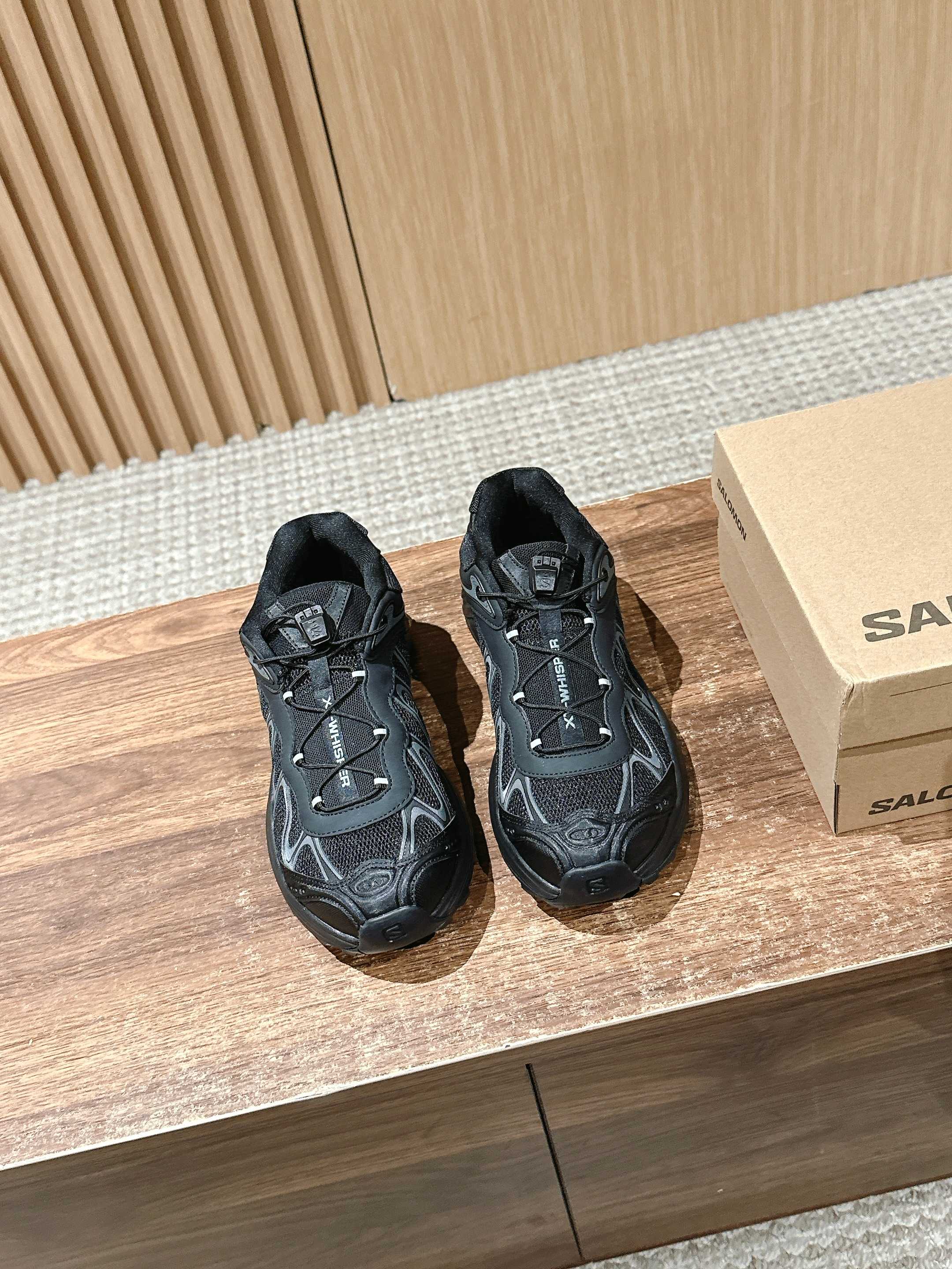 NO:406805,#Couple size #Salomon Outdoor Casual Sports Shoes Original Purchase and Development Making Products A new interpretation focuses on its aerodynamic appearance, with the iconic white and cream color bringing urban style. The other pair is made of pure black to highlight the textured details. The iconic sneakers are refined into a new urban classic, bringing a quiet atmosphere to SALOMON Fabric: original imported cowhide + breathable mesh inner original imported breathable mesh Sole original open mold anti-slip rubber outsole Sole 4CM thick Sole Size: Women's size 35-39/40 Male size 39-44/45 Male shoes, sneakers, cowhide19860909#情侣码  #萨洛蒙户外 休闲 运动鞋 原版购入开发 做货 全新演绎的专注于其空气动力学的外观上,标志性白色与奶油色带来都市风格. 另一双则以纯粹的黑色打造,突出富质感的细节,标志性运动鞋被提炼为新的都市经典 为 SALOMON带来静谧气息 面料:原版进口牛皮+透气网面 内里原版进口透气网里 鞋底原版开模防滑橡胶大底 底厚4CM Size:女码35-39/40订 男码39-44/45订,老爹鞋,sneakers,cowhide,Women's Shoes