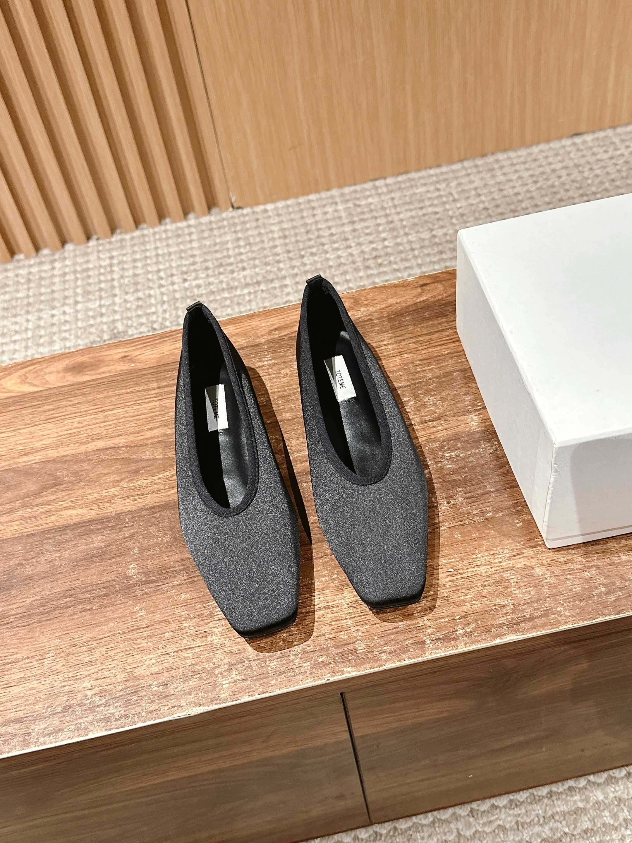 Fashionable and Comfortable: Toteme 2025 Stone-Printed Sole Shoes