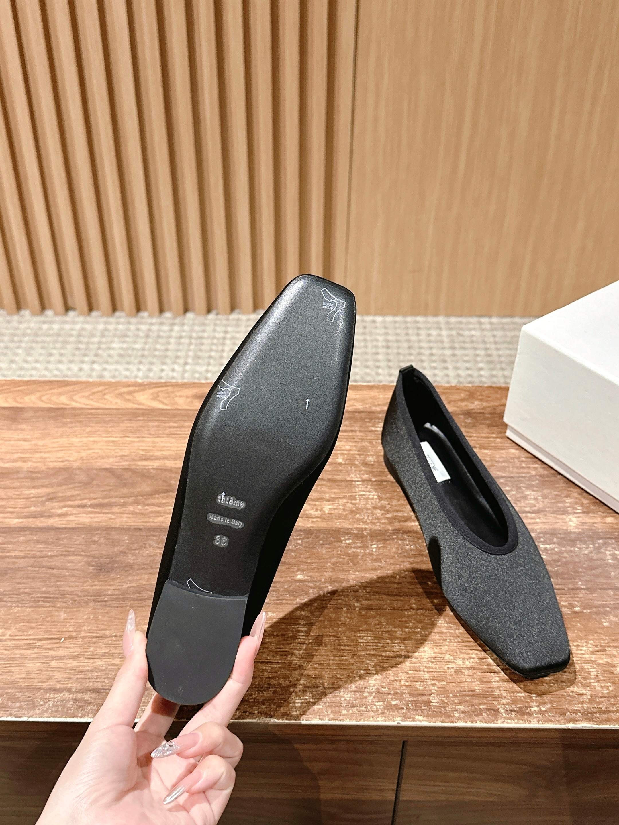 Fashionable and Comfortable: Toteme 2025 Stone-Printed Sole Shoes - 图片 9
