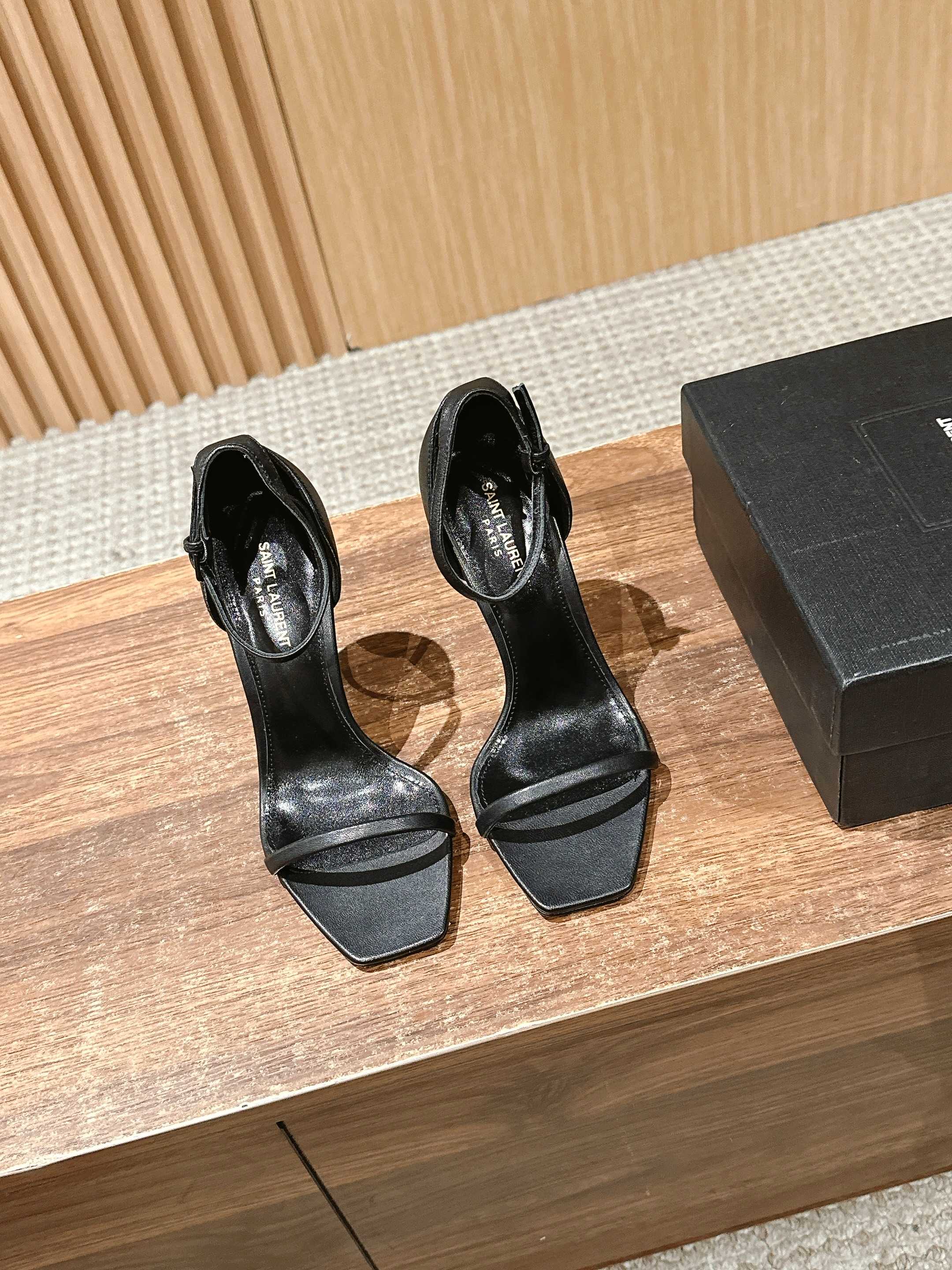 NO:409436,, · Saint Laurent classic series letter metal heel patent leather sandals. ox patent leather paired with ZP open mold YSL heel genuine leather outsole. Heel height is 10.5cm Size35-39 (40/41/42 can be fixed without return and exchange), high heel sandals, saint laurent, saint laurent, sandals, high heels, Leather soles19860909,  · 圣罗兰经典系列字母金属跟漆皮凉鞋 .牛漆皮搭配ZP开模YSL鞋跟 真皮大底. 鞋跟高度为10.5cm Size35-39（40/41/42可定不退换）,高跟鞋凉鞋,saint laurent,saint laurent,sandals,high heels,Leather soles,Women's Shoes