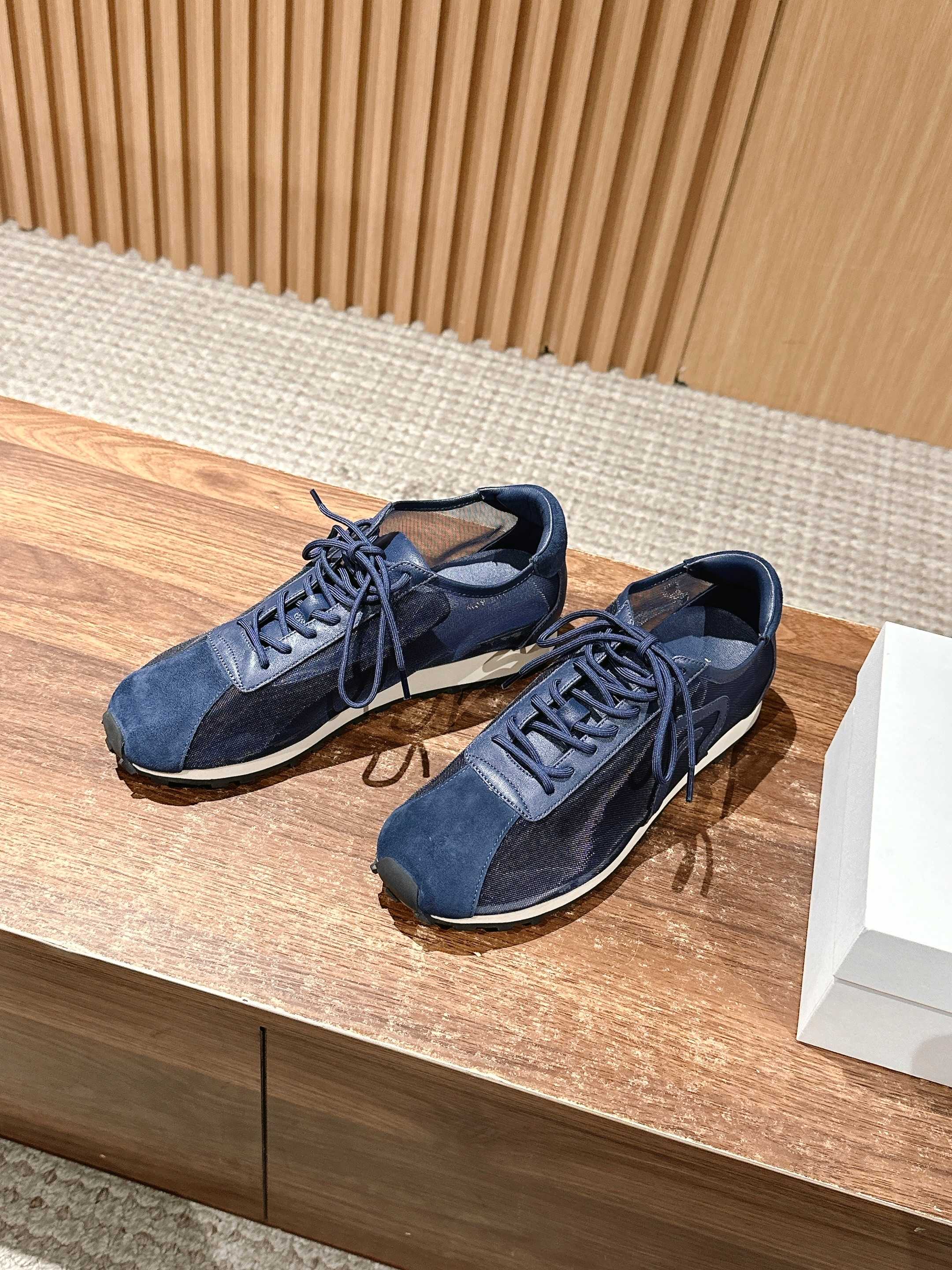 Therow Web-Based Sneakers: Comfortable and Stylish Footwear for Leisure - 图片 2