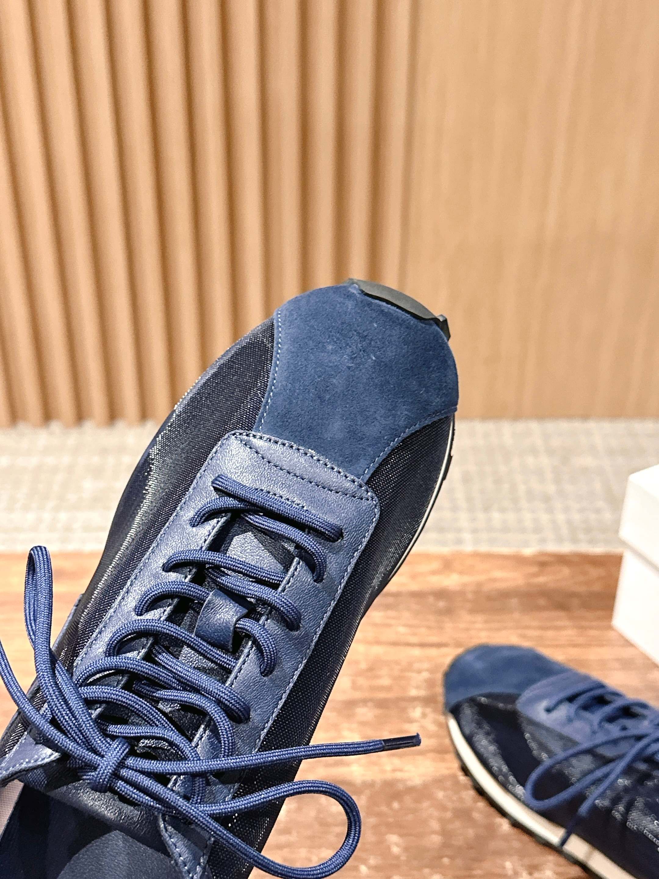 Therow Web-Based Sneakers: Comfortable and Stylish Footwear for Leisure - 图片 6