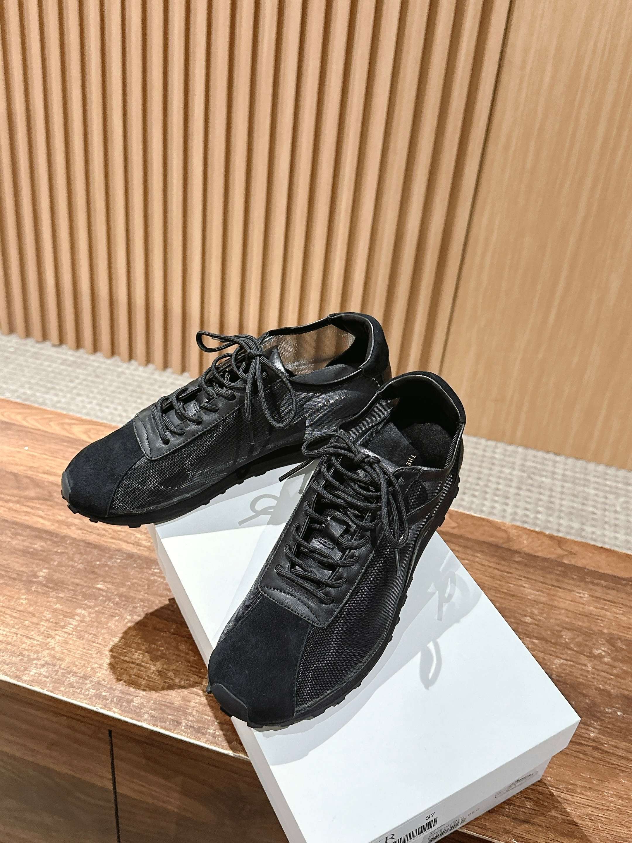 Therow Web-Based Sneakers: Comfortable and Stylish - 图片 4