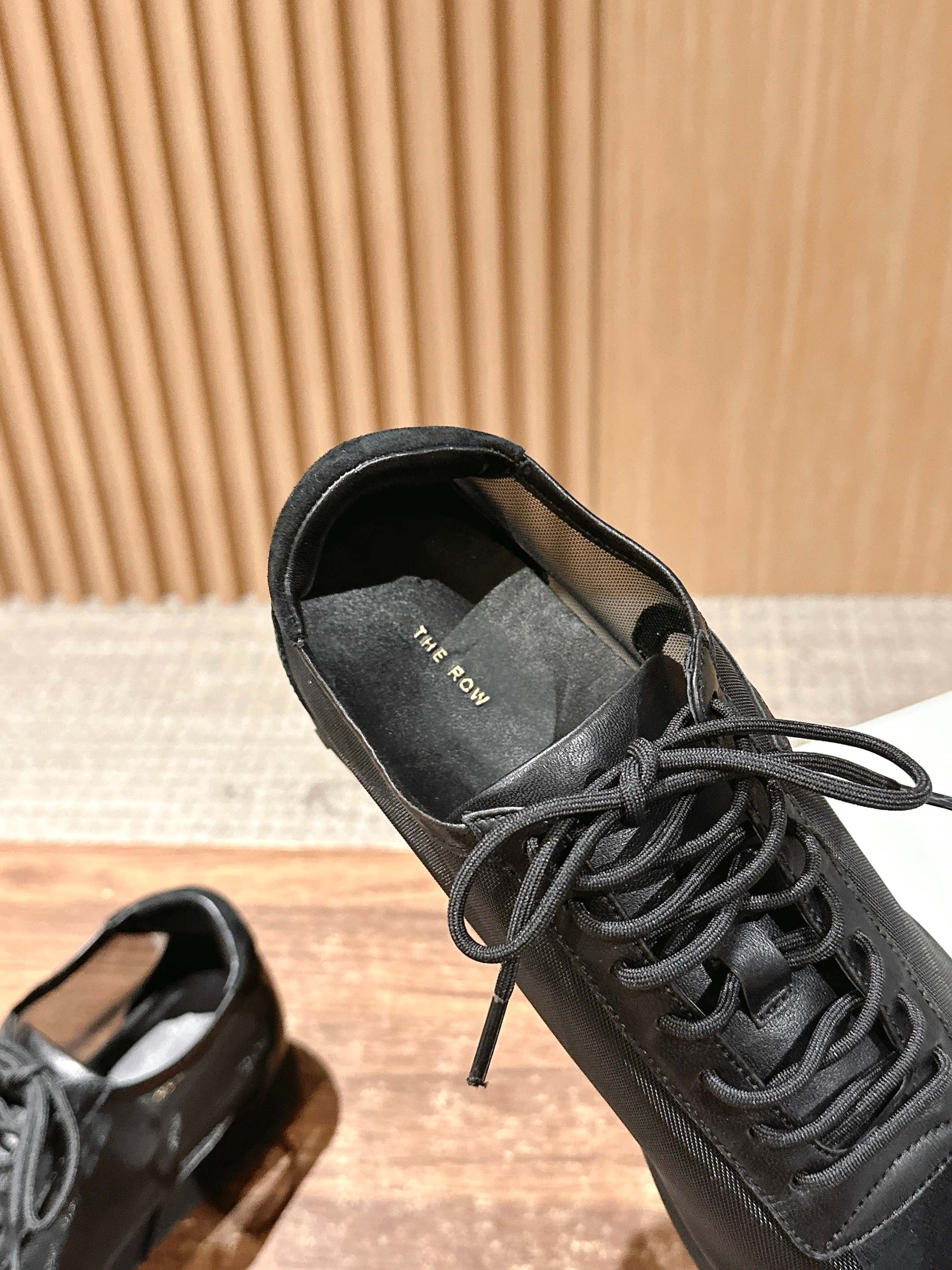 Therow Web-Based Sneakers: Comfortable and Stylish - 图片 8