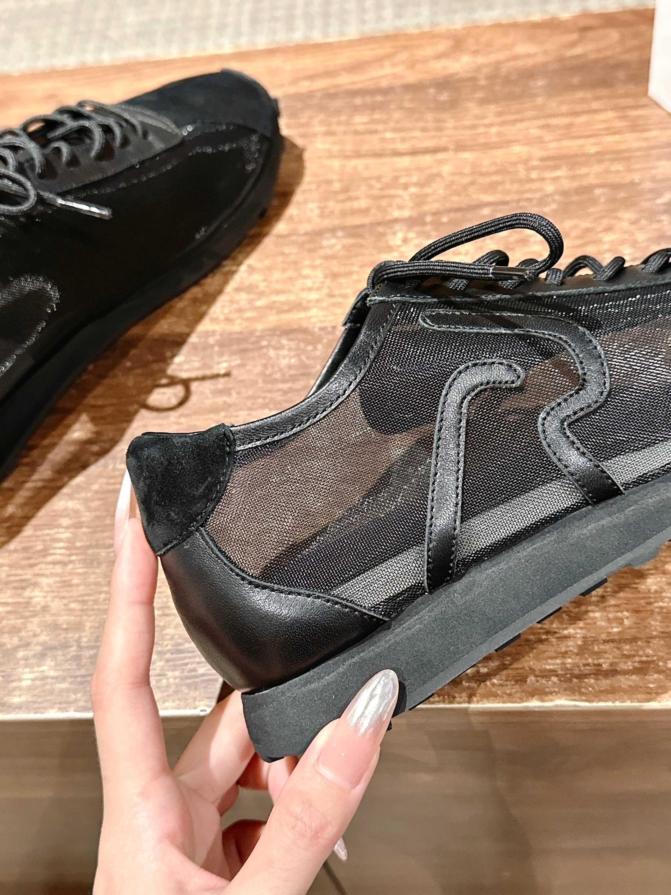 Therow Web-Based Sneakers: Comfortable and Stylish - 图片 6