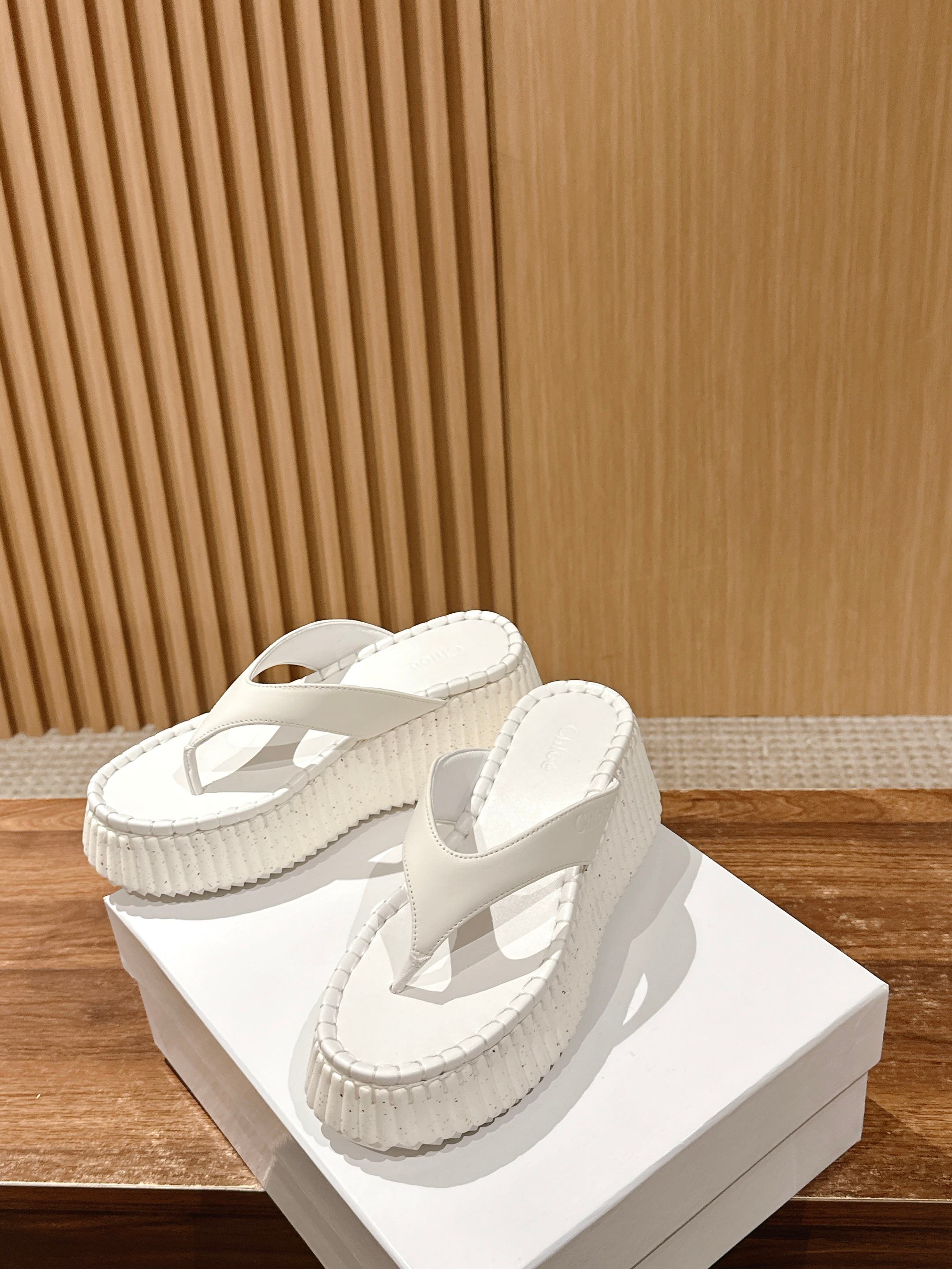 672 Chloe Cloysa Hydrating Shoes: Nana Family’s New Star Partners - 图片 4