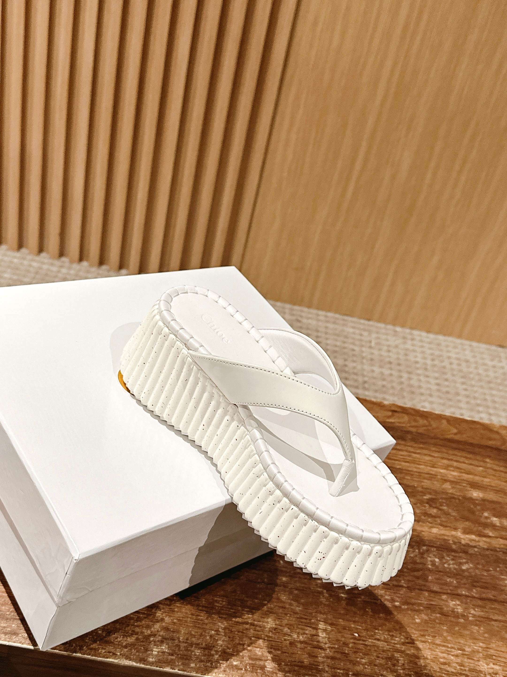 672 Chloe Cloysa Hydrating Shoes: Nana Family’s New Star Partners - 图片 3
