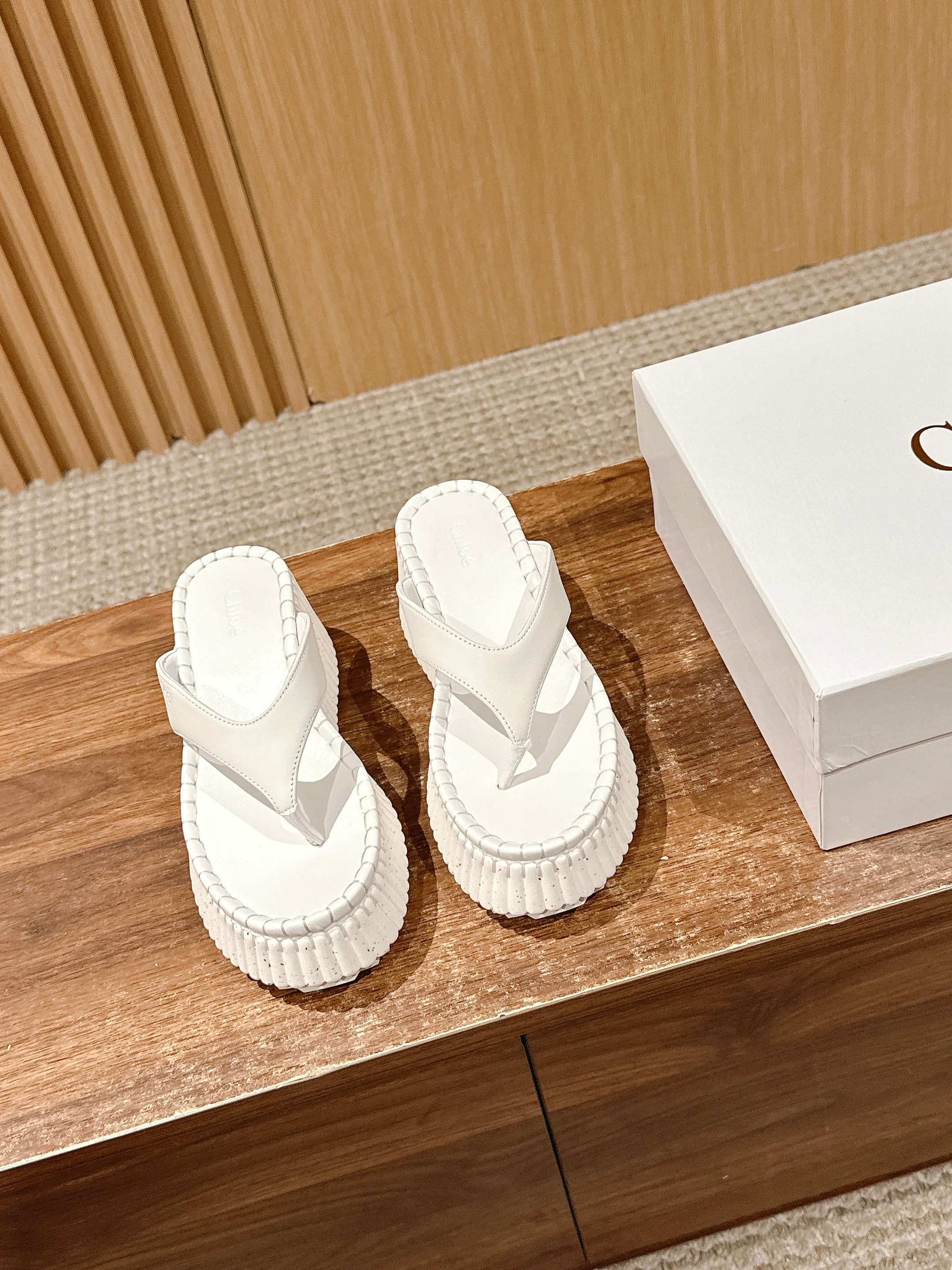 672 Chloe Cloysa Hydrating Shoes: Nana Family’s New Star Partners - 图片 1