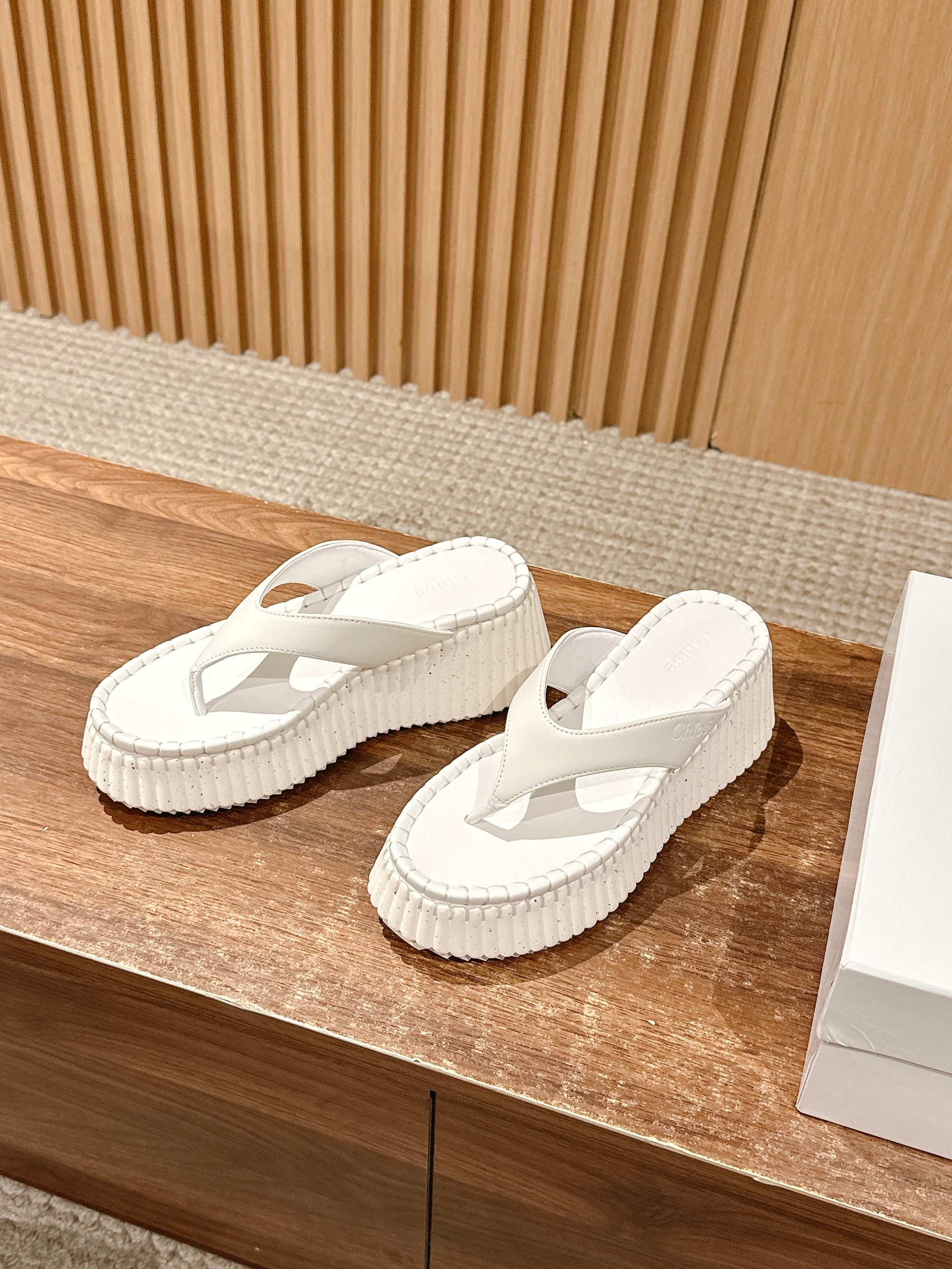 672 Chloe Cloysa Hydrating Shoes: Nana Family’s New Star Partners - 图片 2