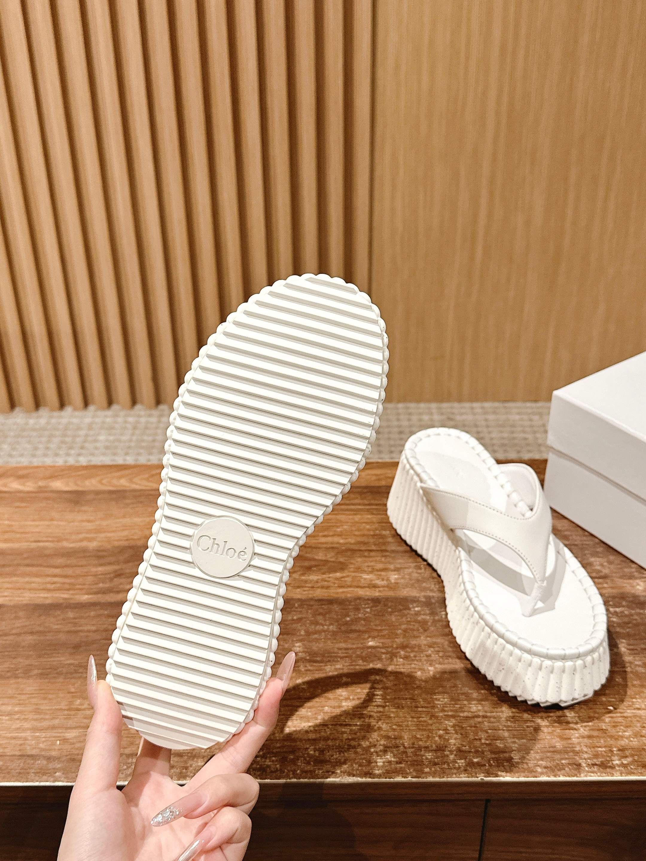 672 Chloe Cloysa Hydrating Shoes: Nana Family’s New Star Partners - 图片 9