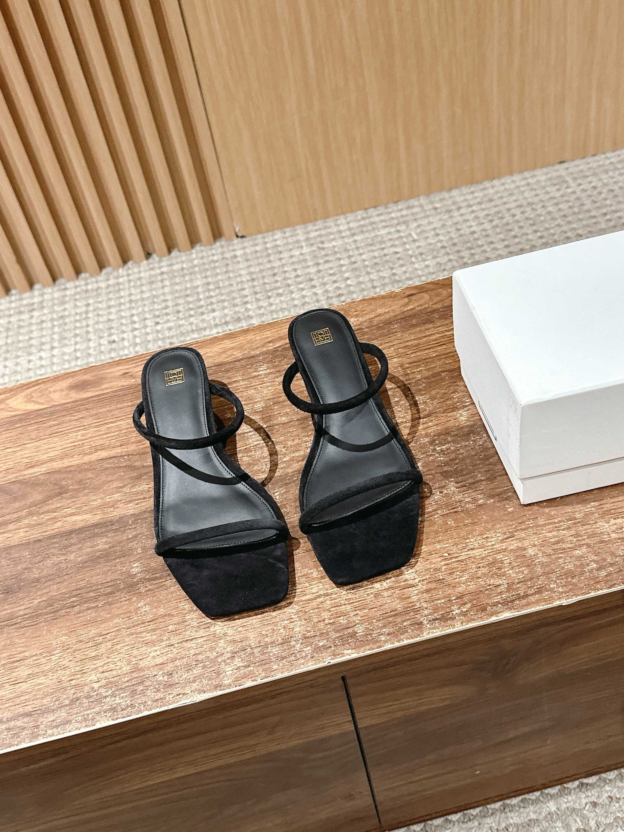 “Toteme Small Scroll of Scoundrel: Elegant, Comfortable, and Resilient Velvet Shoes”
