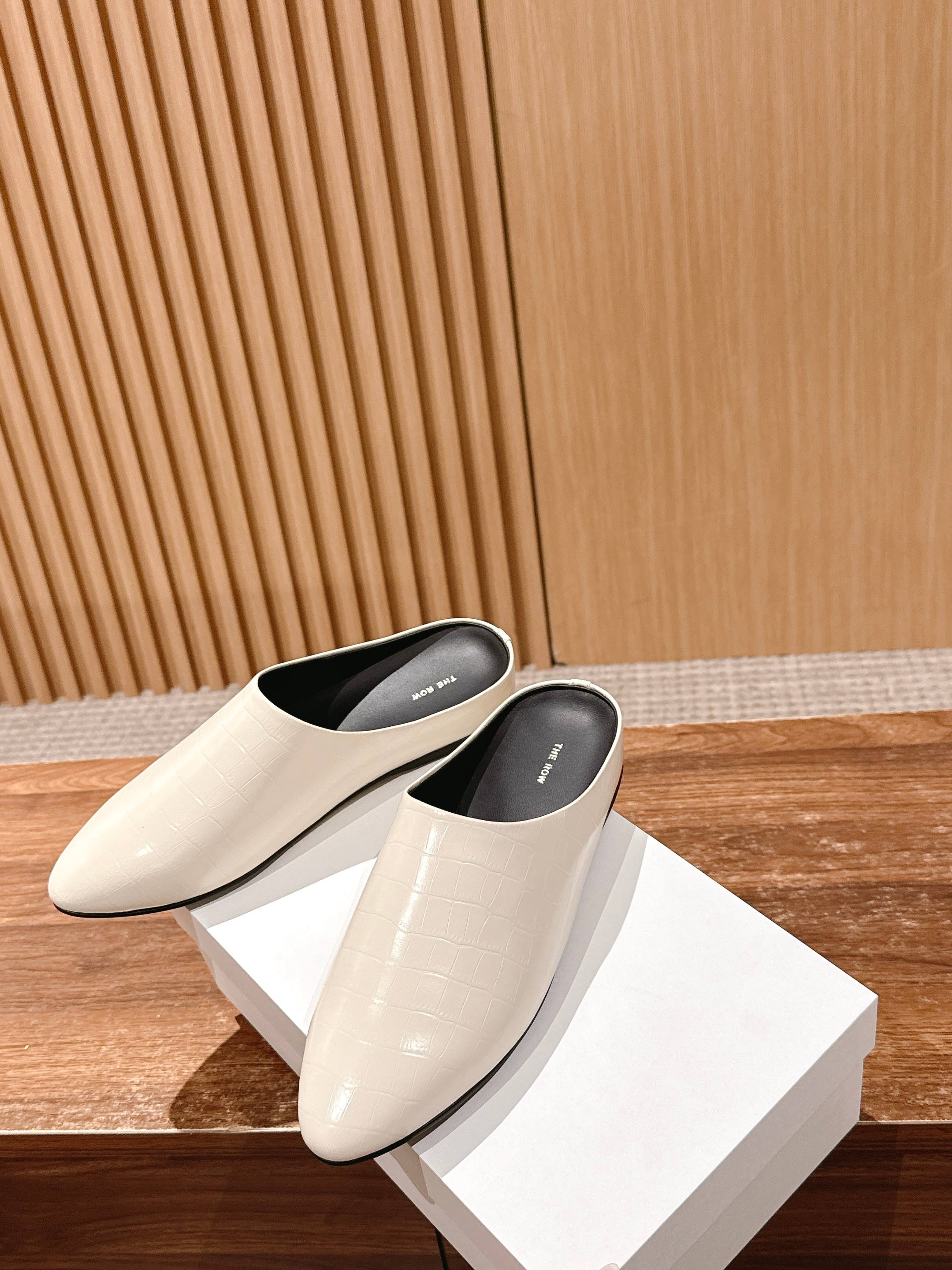 Luxurious Cow Skin-Stamped Timul Slippers: High Quality and Stylish Summer Footwear - 图片 4