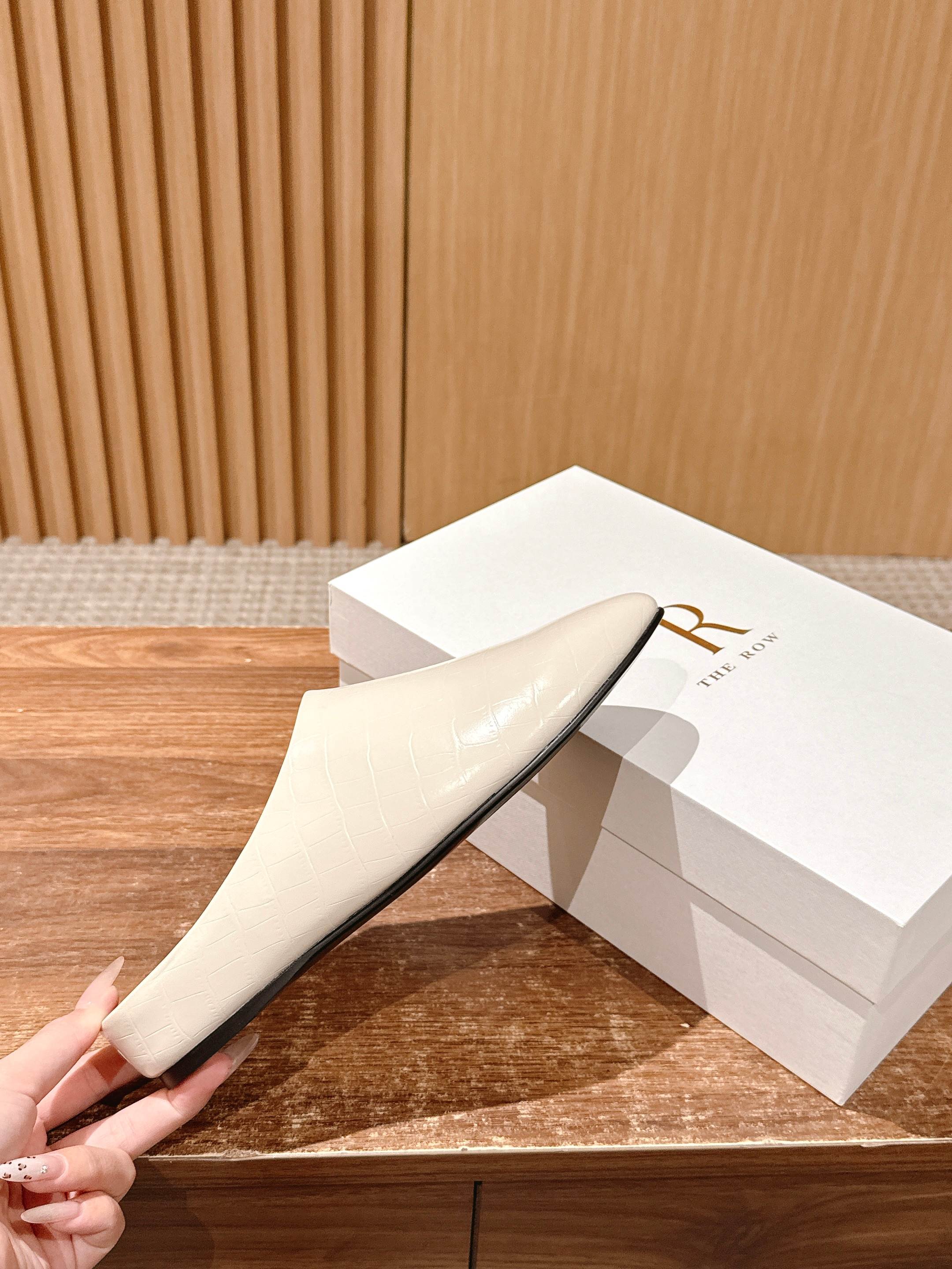 Luxurious Cow Skin-Stamped Timul Slippers: High Quality and Stylish Summer Footwear - 图片 5