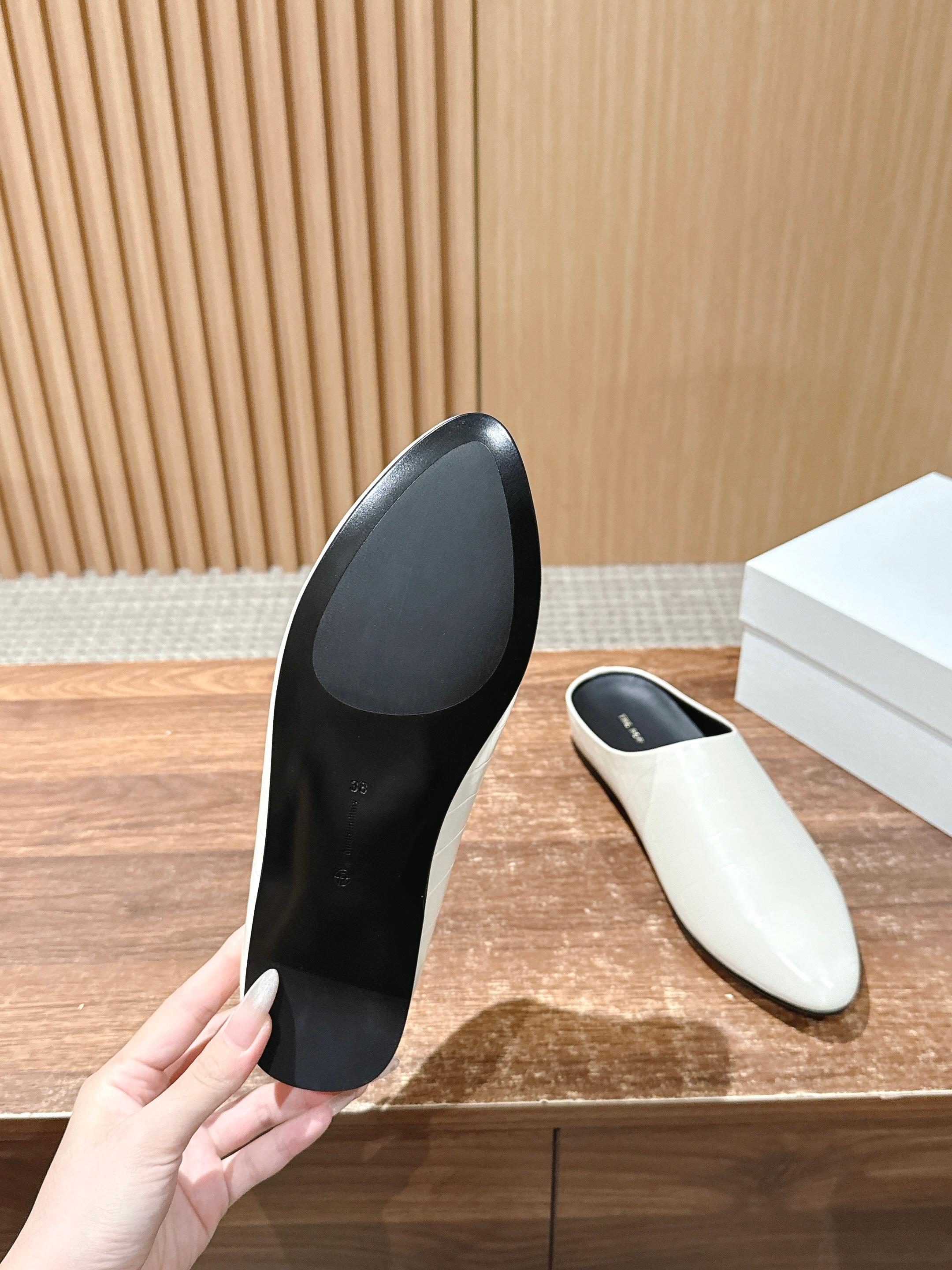 Luxurious Cow Skin-Stamped Timul Slippers: High Quality and Stylish Summer Footwear - 图片 9