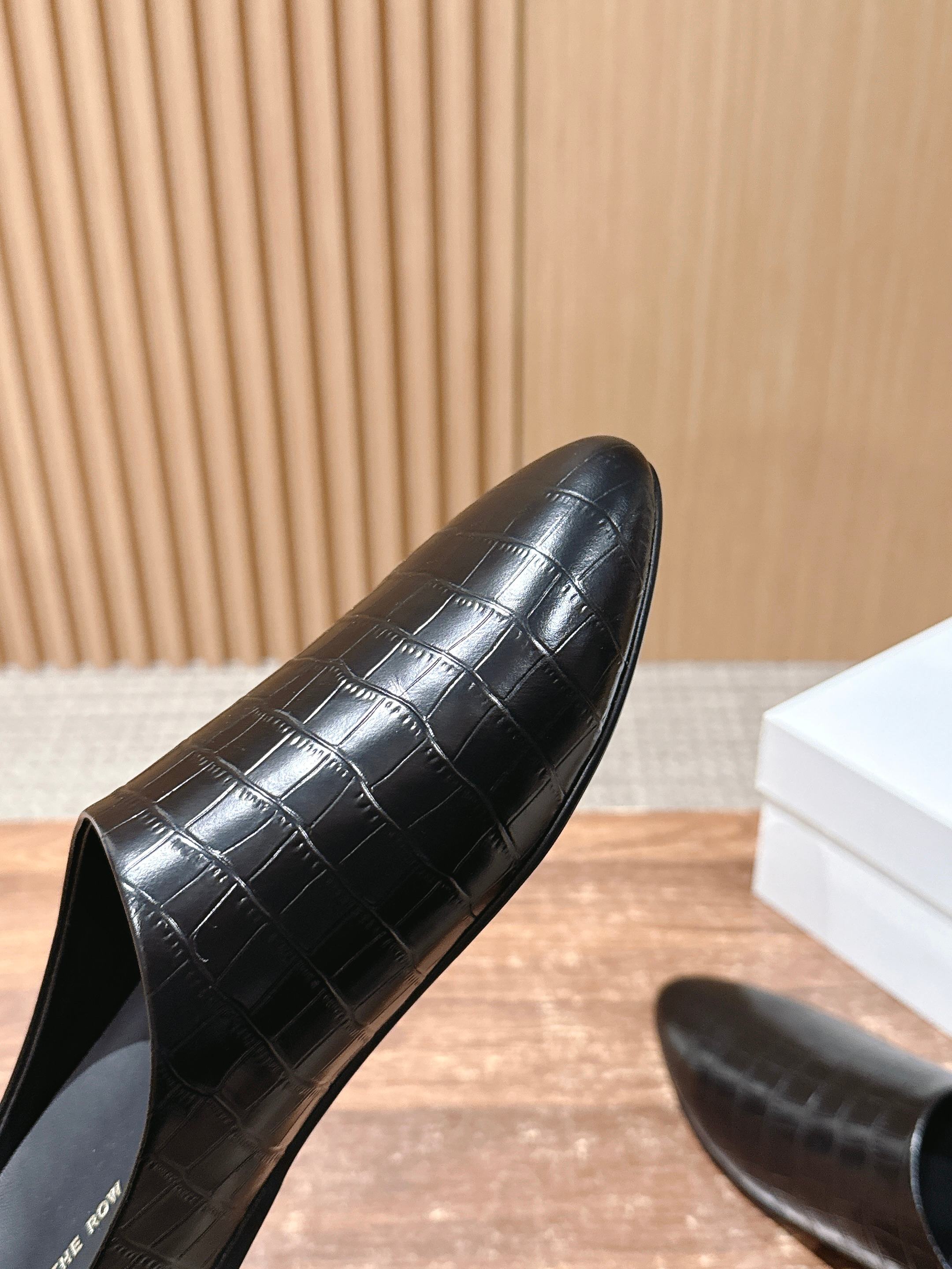 Stylish Cow Skin Timul Slippers: High-Quality Imported Calf Skin, Simple and Beautiful - 图片 6