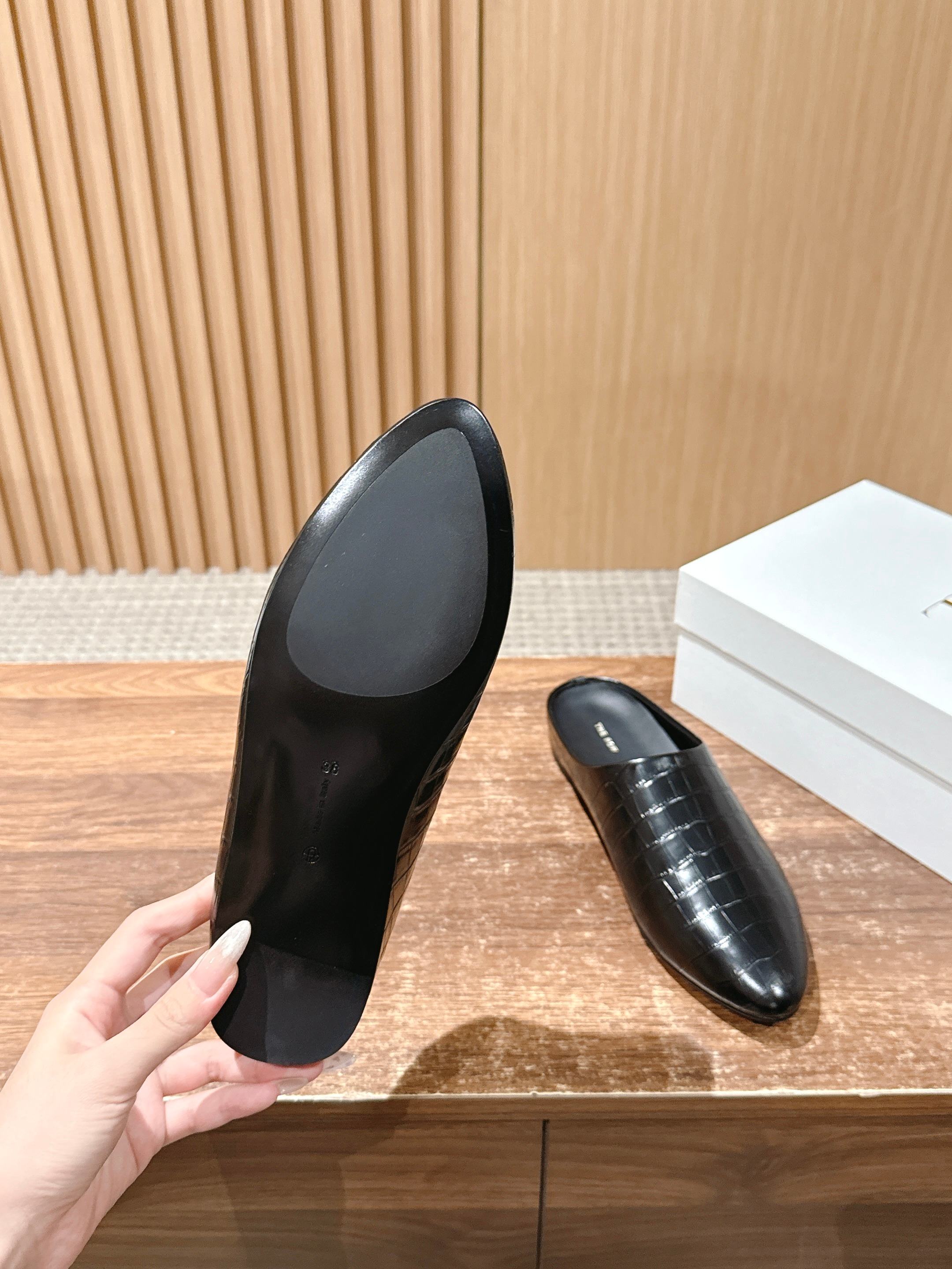 Stylish Cow Skin Timul Slippers: High-Quality Imported Calf Skin, Simple and Beautiful - 图片 9