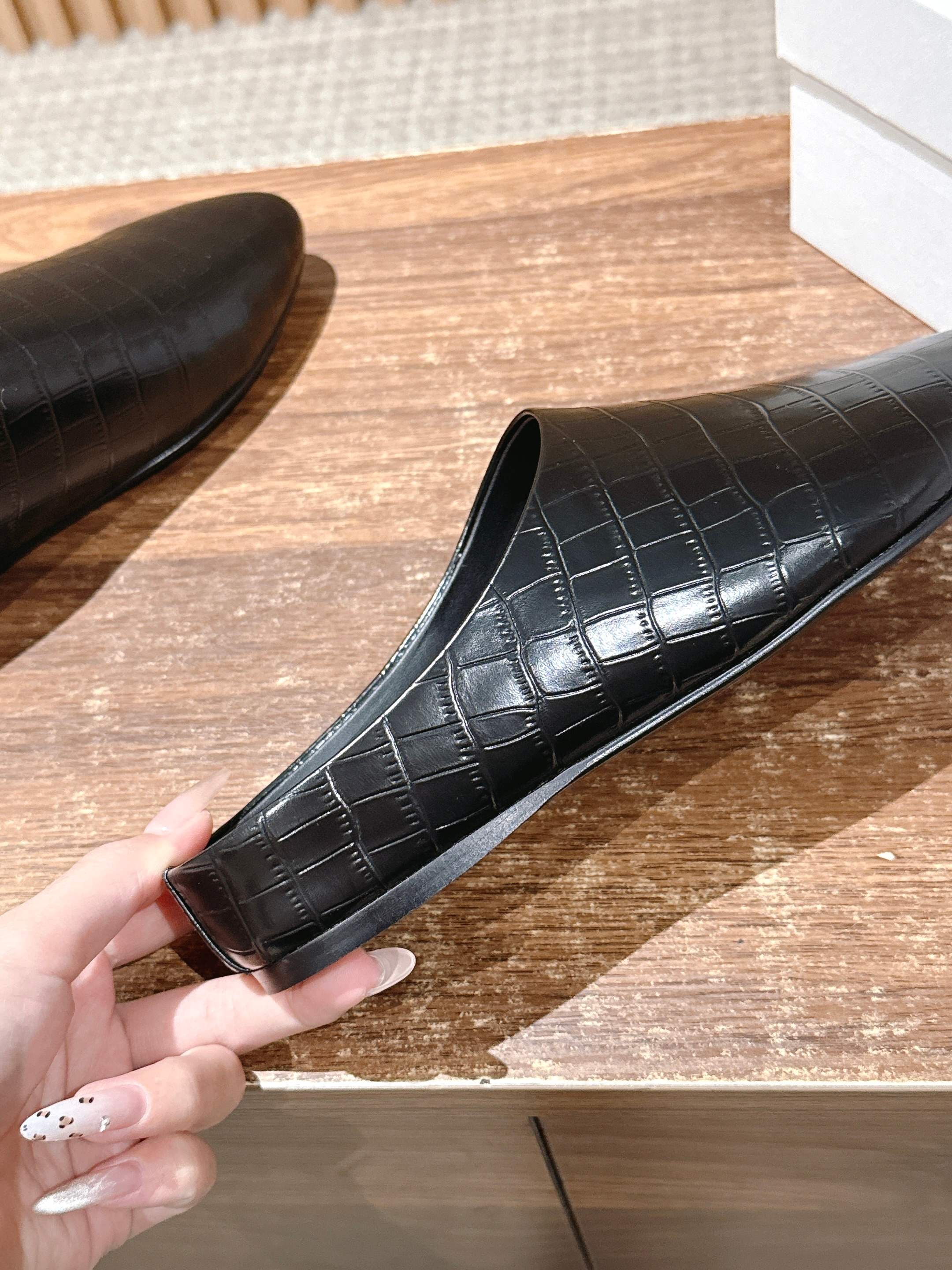 Stylish Cow Skin Timul Slippers: High-Quality Imported Calf Skin, Simple and Beautiful - 图片 7