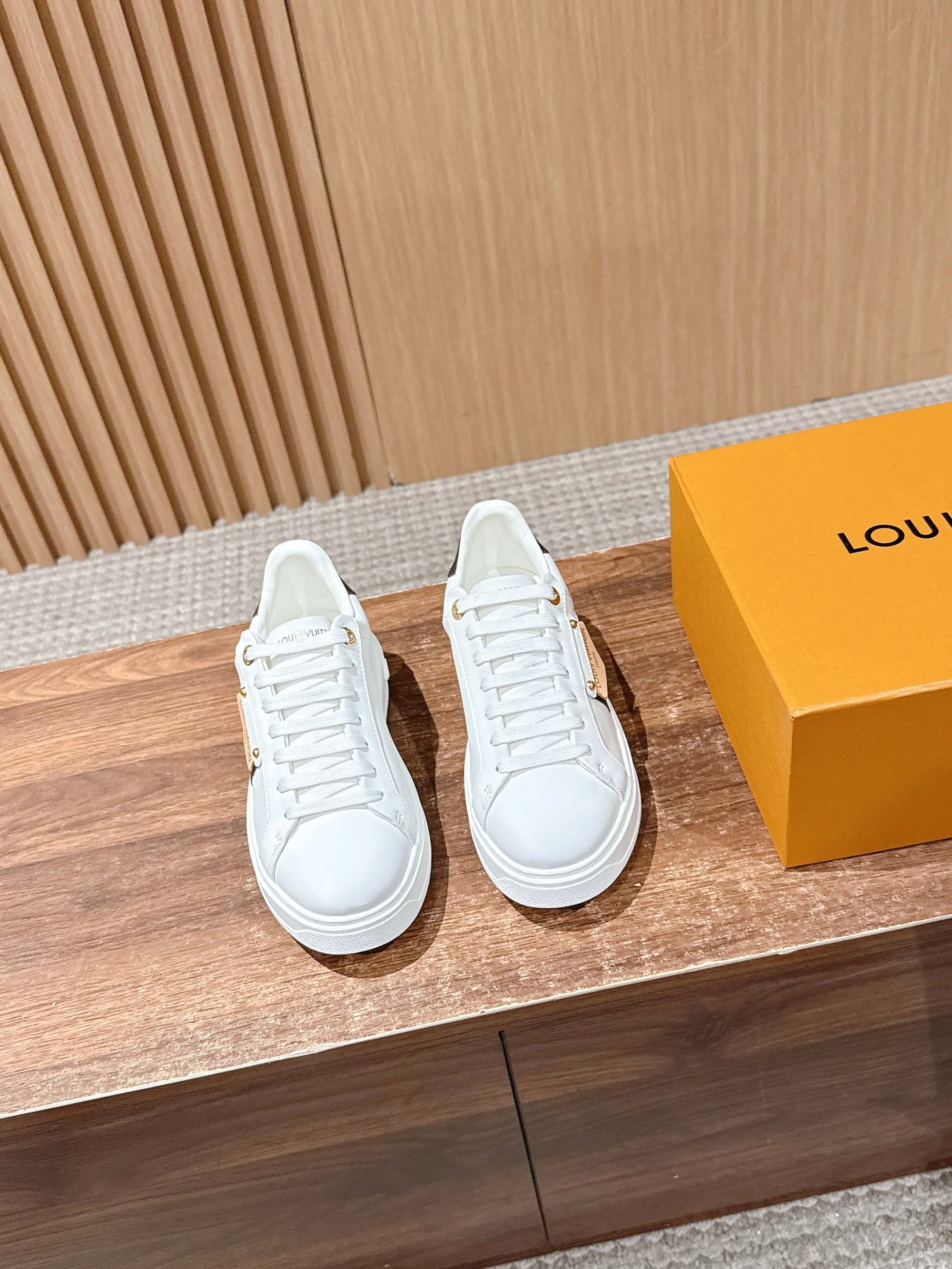 NO:445948,# New style of Dujia pattern printing classic thick-soled sneakers. This Time Out sneakers are soft cowhide-sealed mini Monogram pattern, renovating the classic design of L and v. 3D logo embellishment, thickened outsole, inscription eyelets and add exquisite details Size35-39 (customized for 40/41), casual shoes/sports shoes, louis vuitton, louis vuitton, sneakers, cowhide19860909# 驴家新款花纹打印经典厚底运动鞋新版面 本款Time Out 运动鞋为柔软牛皮革压印迷你 Monogram图案,焕新L,v 的经典设计.3D标识点缀,加厚凸纹外底,铭纹孔眼再添精致细节 Size35-39（40/41定做）,休闲鞋/运动鞋,louis vuitton,louis vuitton,sneakers,cowhide,Women's Shoes