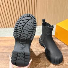 𝐋𝐨𝐮𝐢𝐬 𝐕𝐮𝐢𝐭𝐭𝐨𝐧 𝐑𝐮𝐛𝐲#路易威登老花 厚底 短靴 切尔西 平底 及踝靴 原版购入开发 做货 本款 Ruby 𝐋𝐨𝐮𝐢𝐬 𝐕𝐮𝐢𝐭𝐭𝐨𝐧 𝐑𝐮𝐛𝐲#路易威登老花 厚底 短靴 切尔西 平底 及踝靴 原版购入开发 做货 本款 Ruby