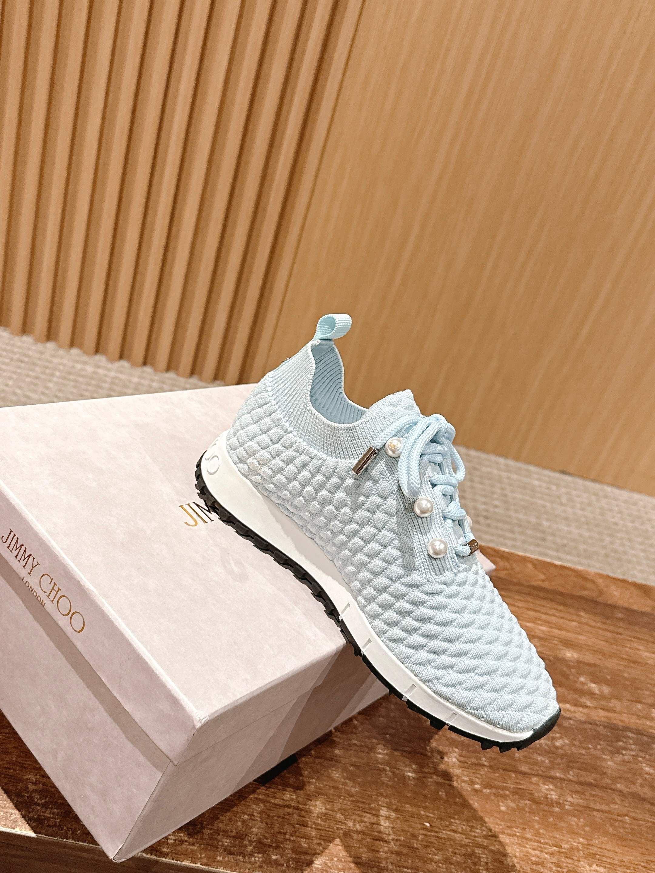 💰696 Jimmy Choo 周 周 ! ! It’s beautiful. It’s perfect white. It looks good on foot - 图片 3