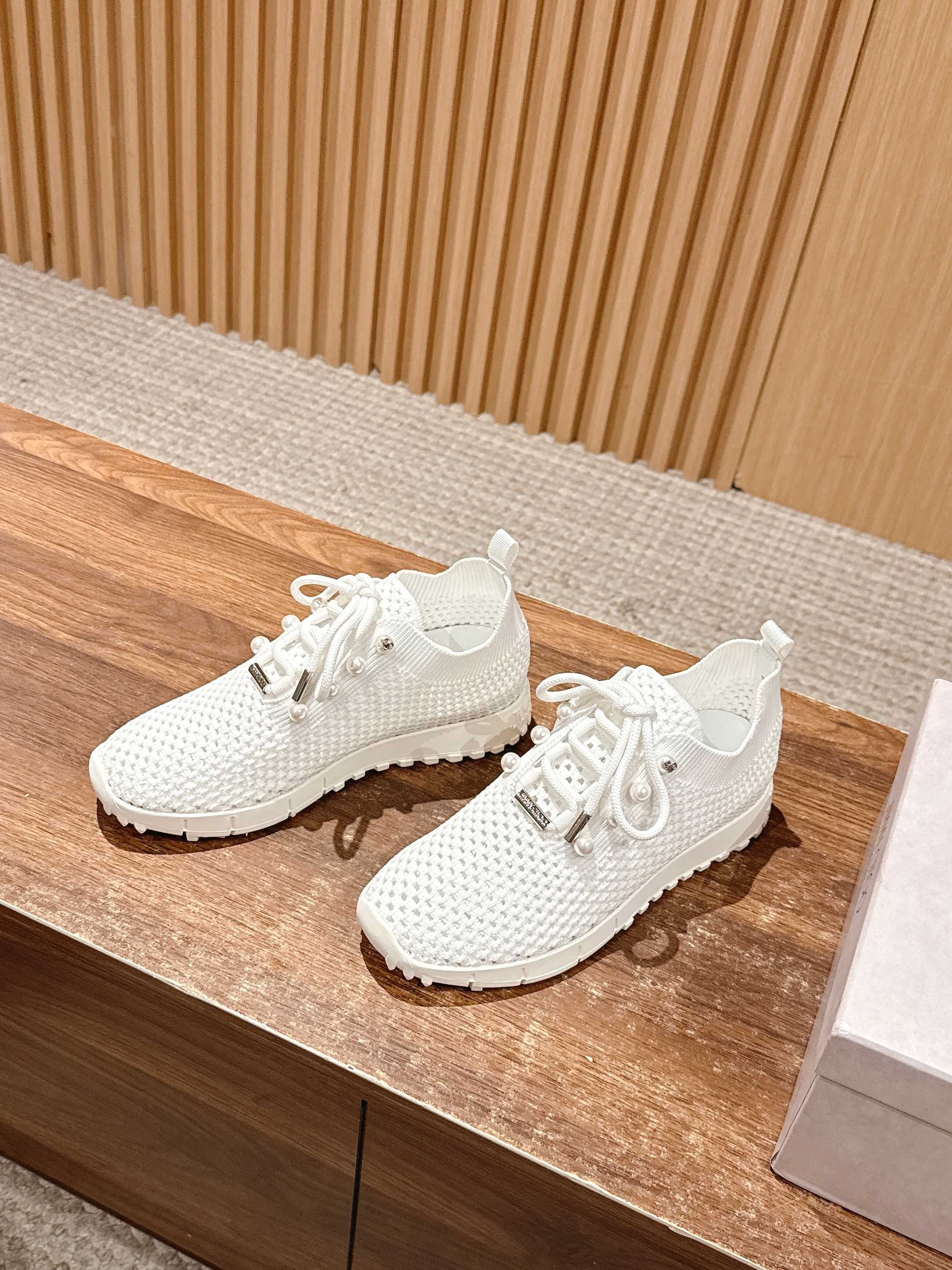 💰696 Jimmy Choo 周 周 ! ! It’s beautiful. It’s perfect white. It looks good on foot - 图片 2