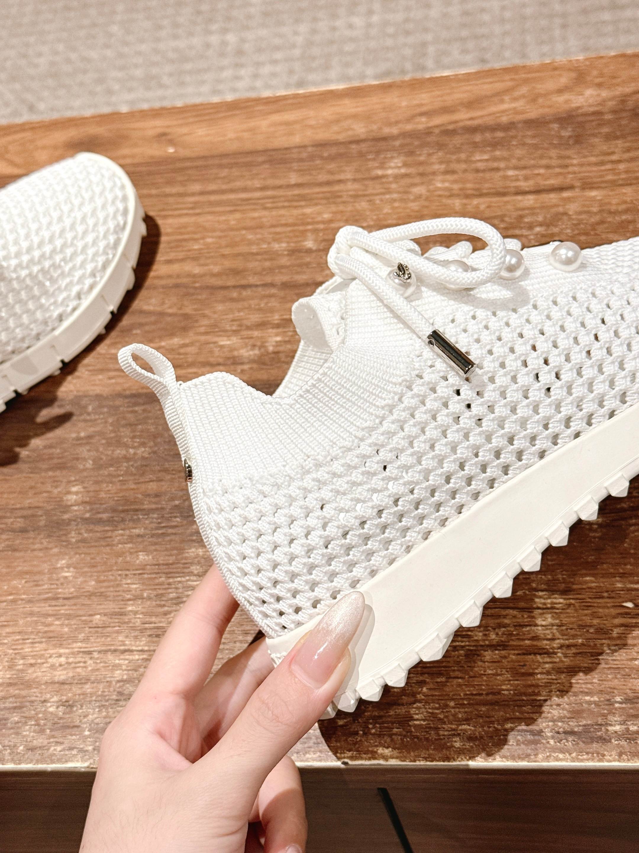 💰696 Jimmy Choo 周 周 ! ! It’s beautiful. It’s perfect white. It looks good on foot - 图片 7