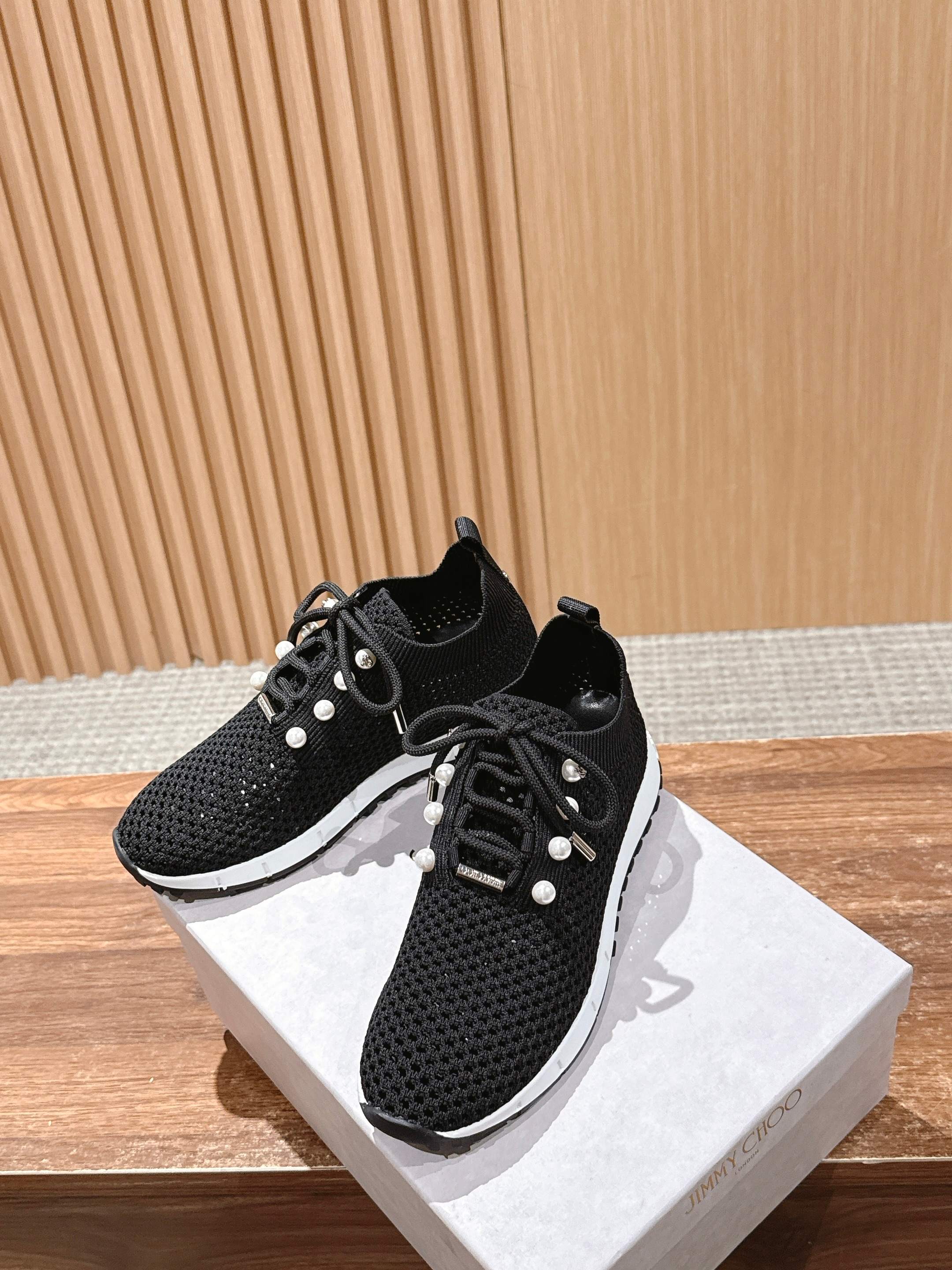 💰696 Jimmy Choo 周 周 ! ! It’s beautiful. It’s perfect white. It looks good on foot - 图片 4