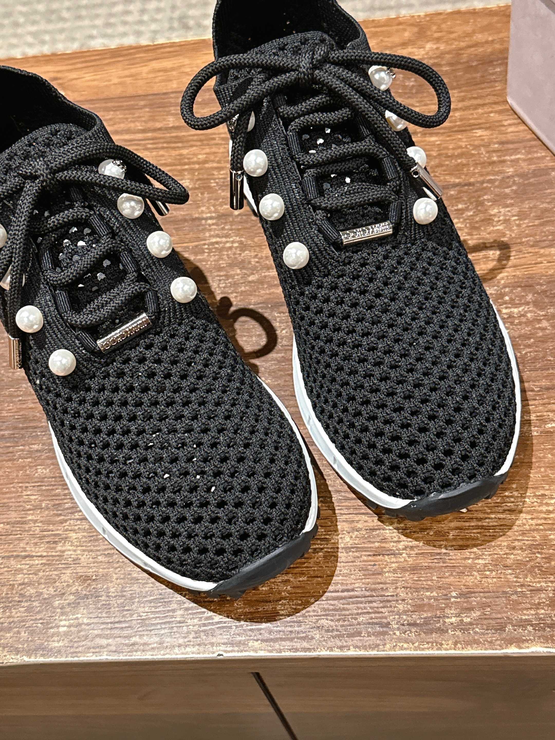 💰696 Jimmy Choo 周 周 ! ! It’s beautiful. It’s perfect white. It looks good on foot - 图片 6