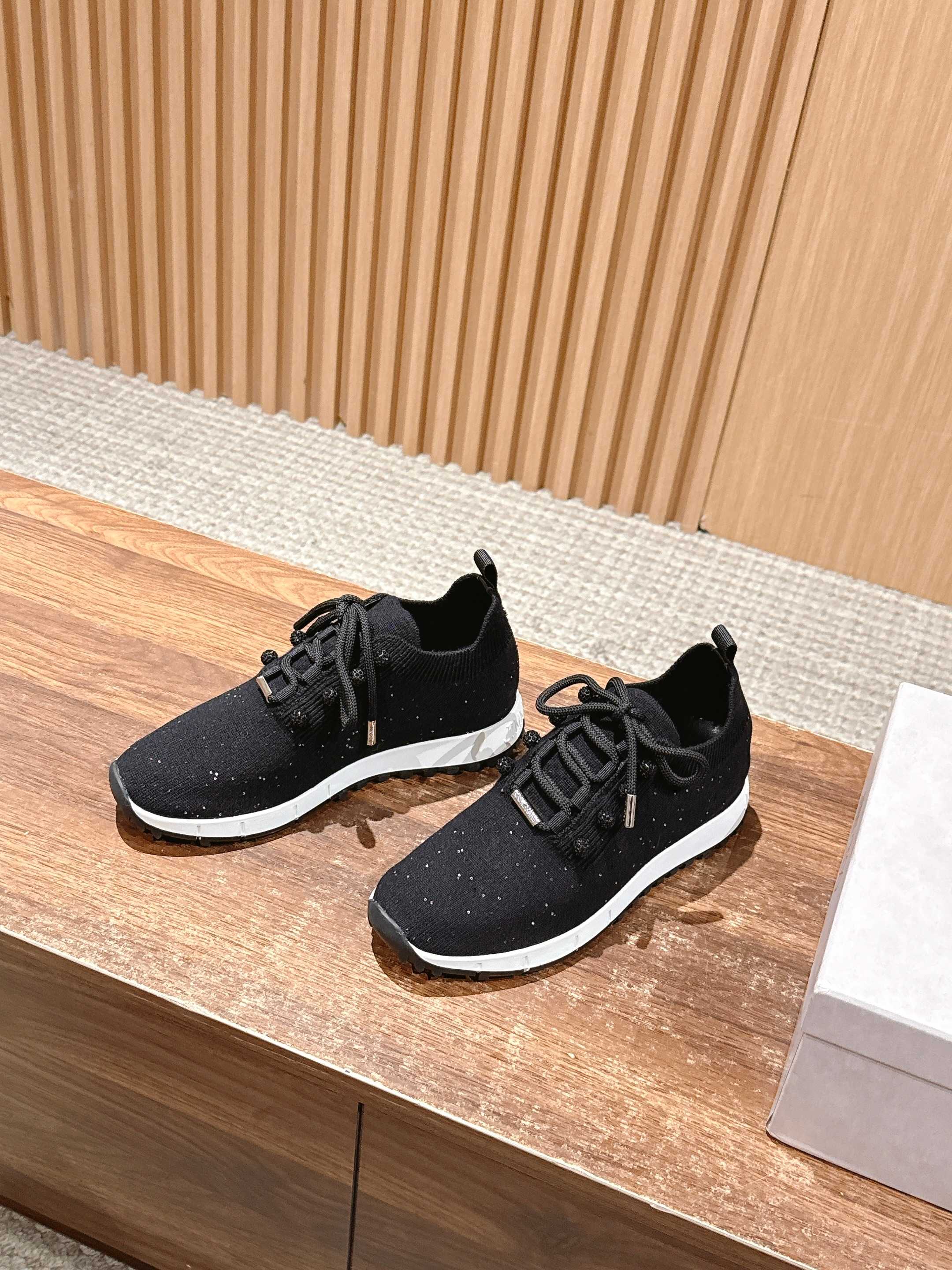 💰696 Jimmy Choo 周 周 ! ! It’s beautiful. It’s perfect white. It looks good on foot - 图片 2