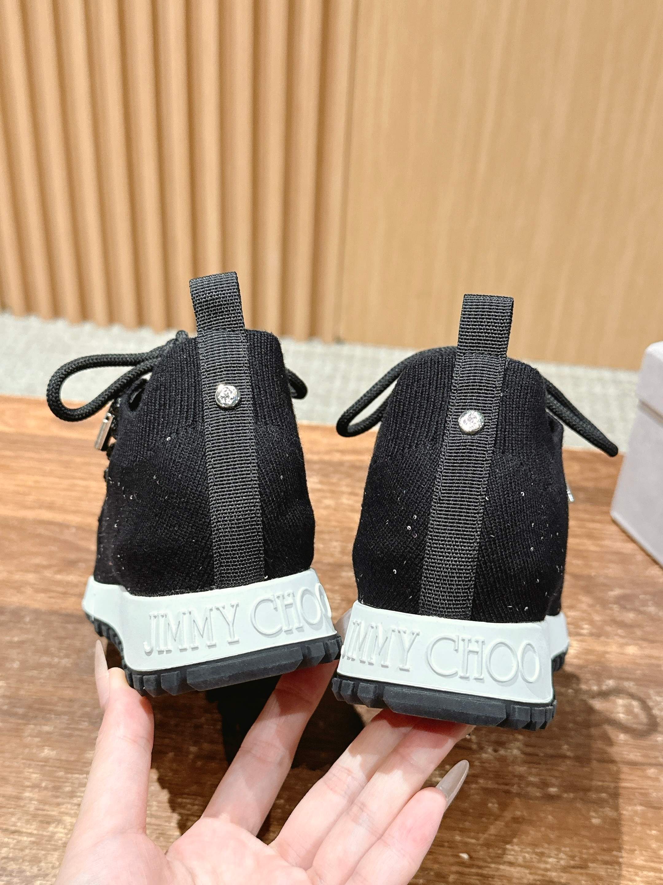 💰696 Jimmy Choo 周 周 ! ! It’s beautiful. It’s perfect white. It looks good on foot - 图片 8