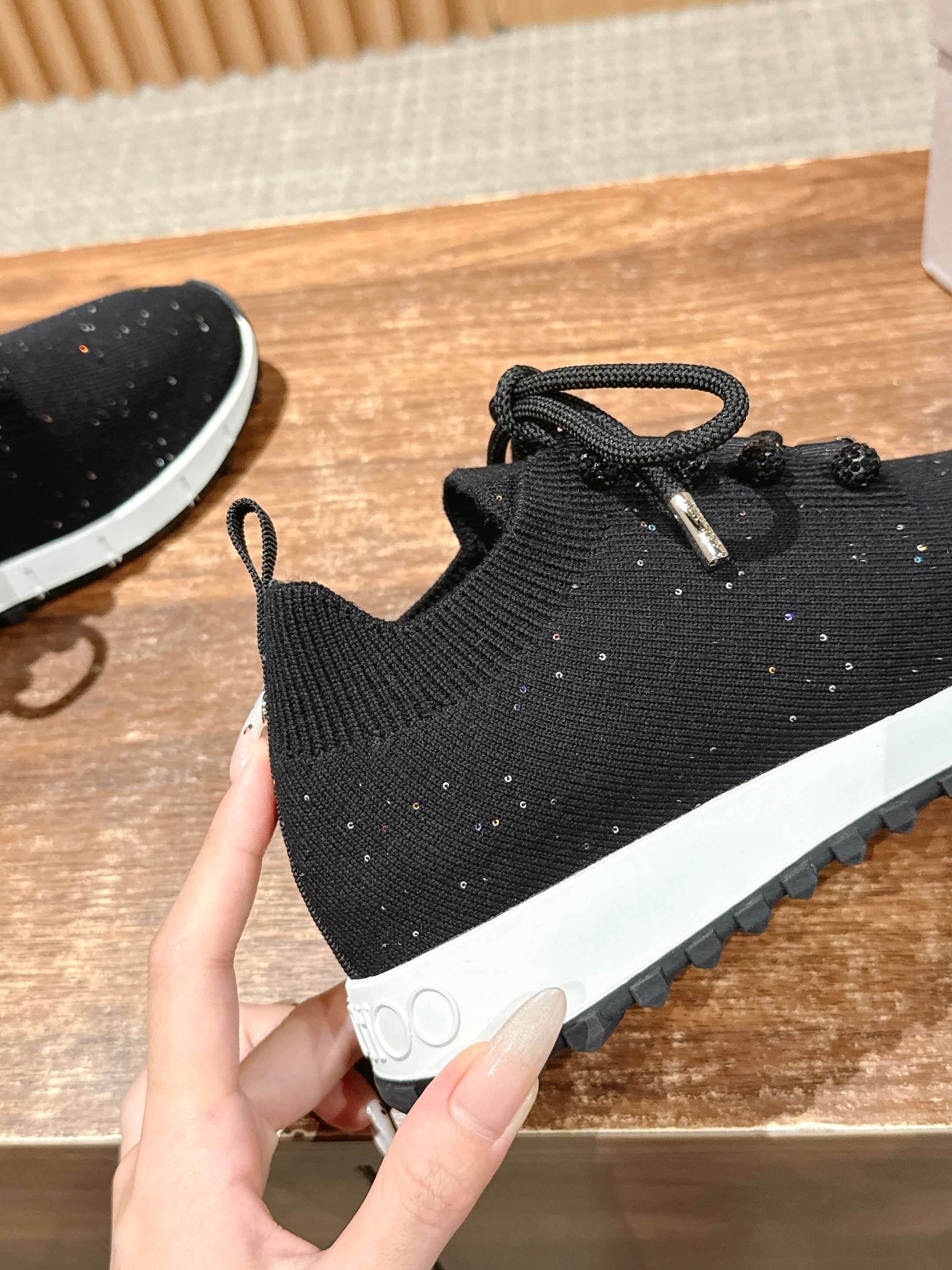 💰696 Jimmy Choo 周 周 ! ! It’s beautiful. It’s perfect white. It looks good on foot - 图片 7
