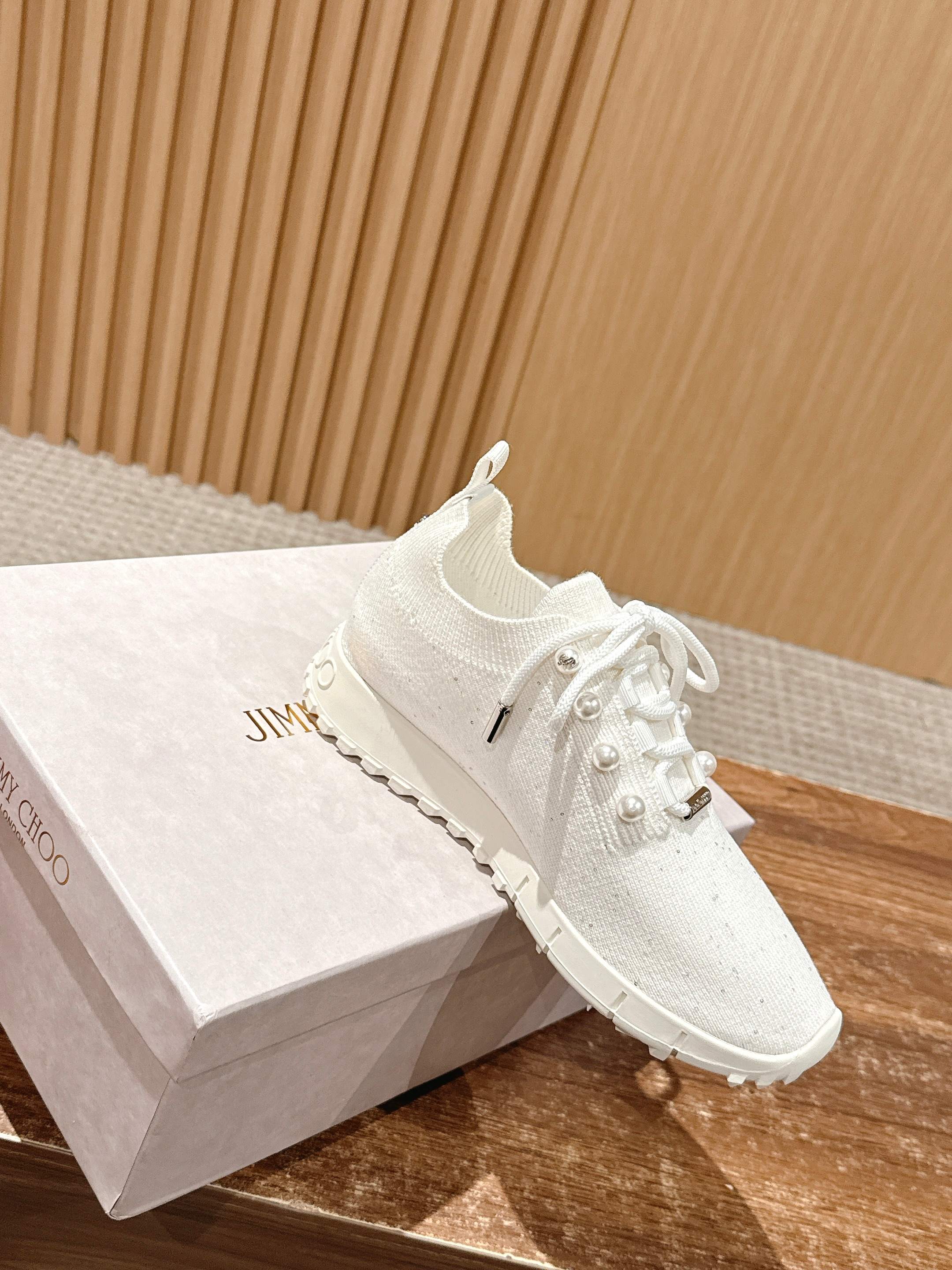 💰696 Jimmy Choo 周 周 ! ! It’s beautiful. It’s perfect white. It looks good on foot - 图片 3