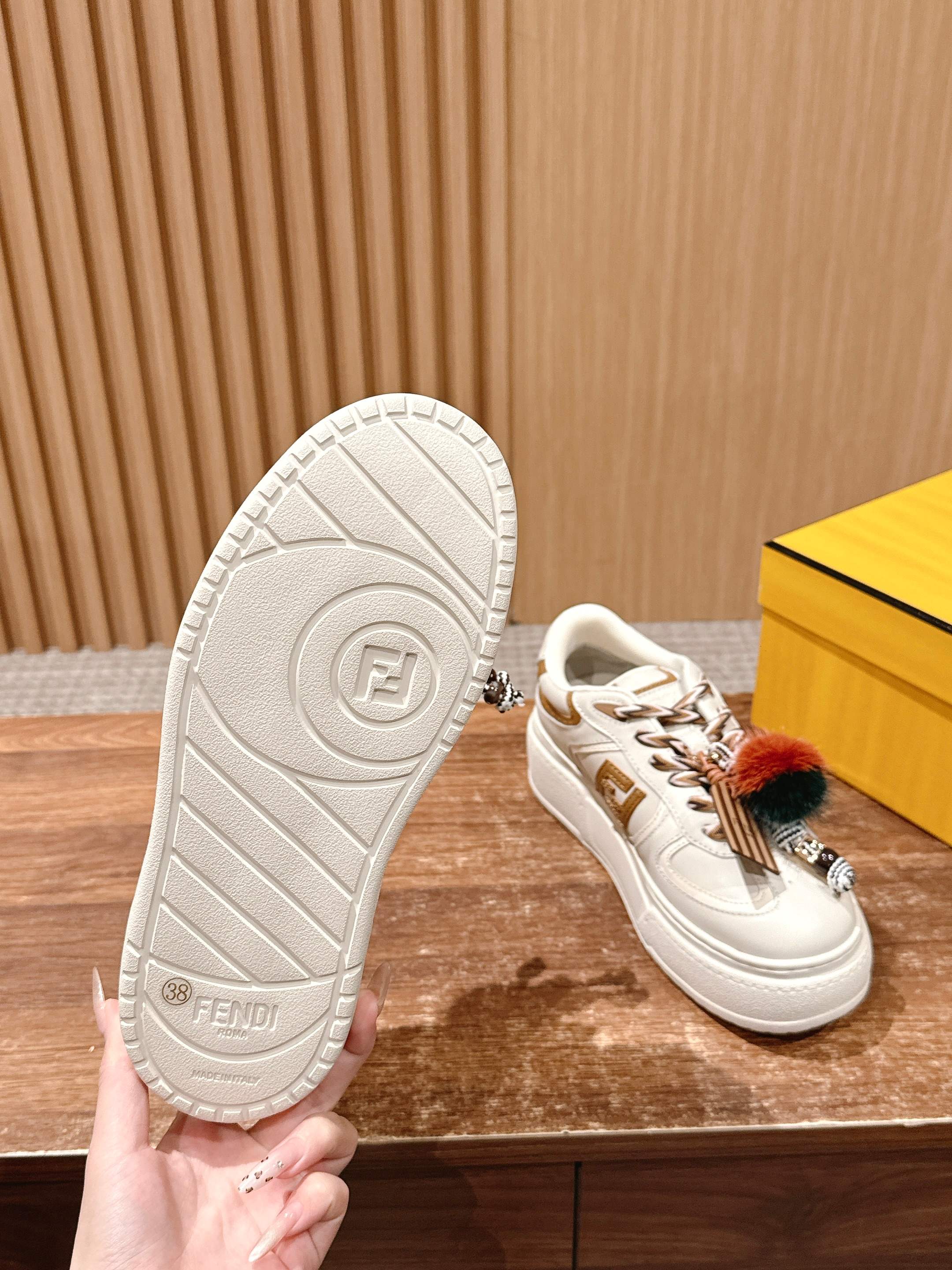 “FENDI Match Platform: New Leather and Suede Sneakers” - 图片 9