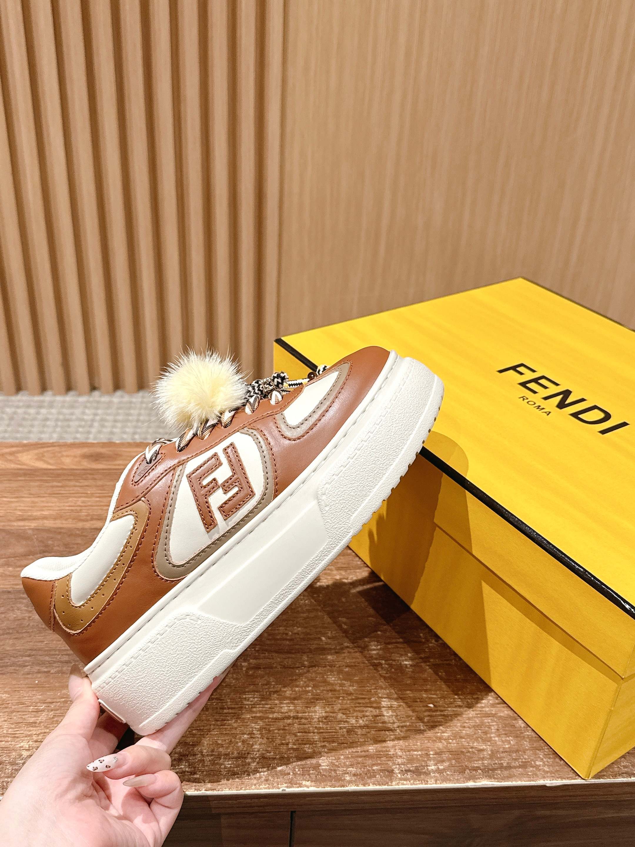“FENDI Match Platform: New Leather Collection Overview” - 图片 5