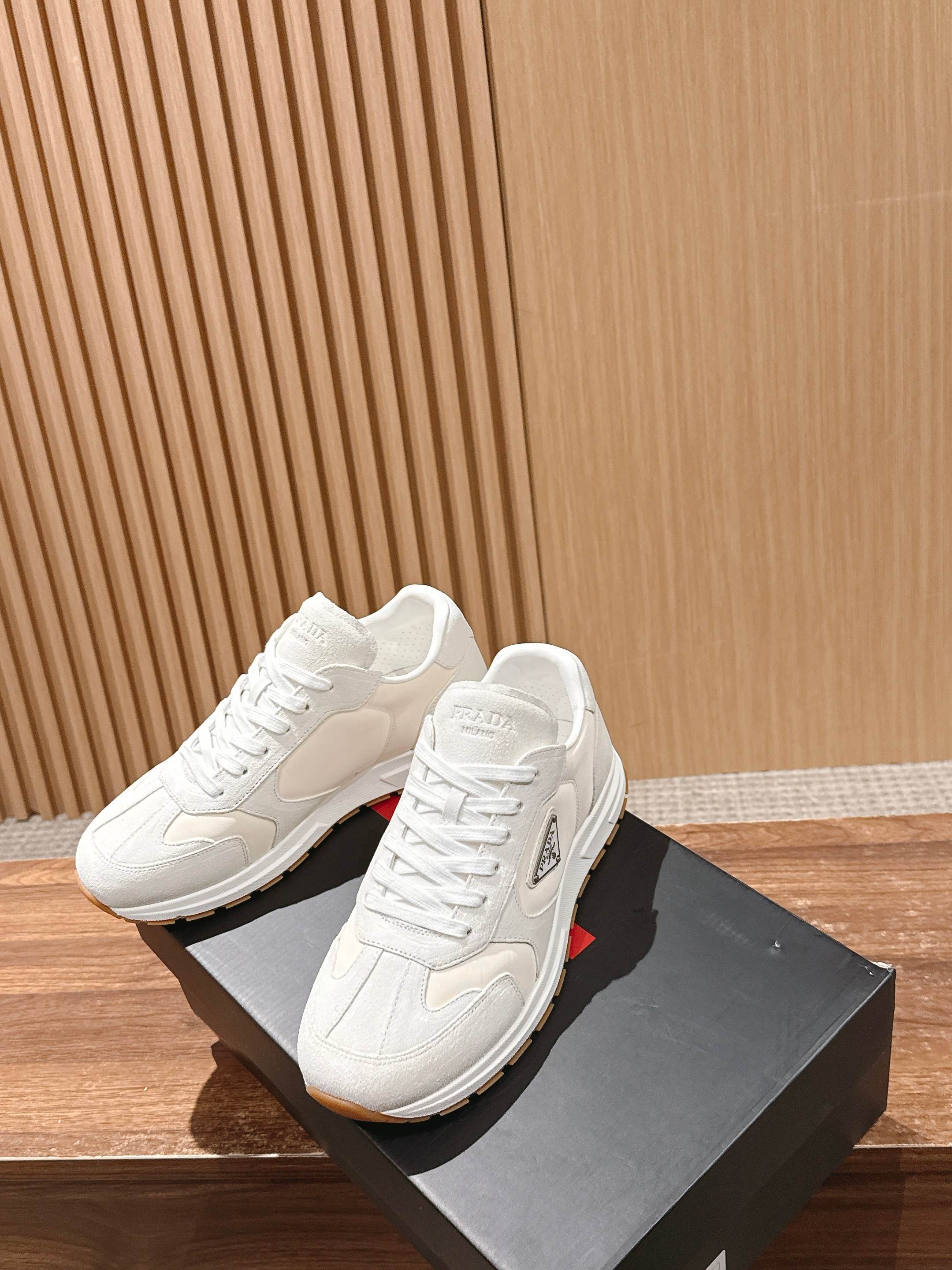 “Prada Men’s Triangular Sports Shoes: Re-Nylon and Gill Skin Fashionable Design, 4.5CM Heel, Size 39-44” - 图片 4