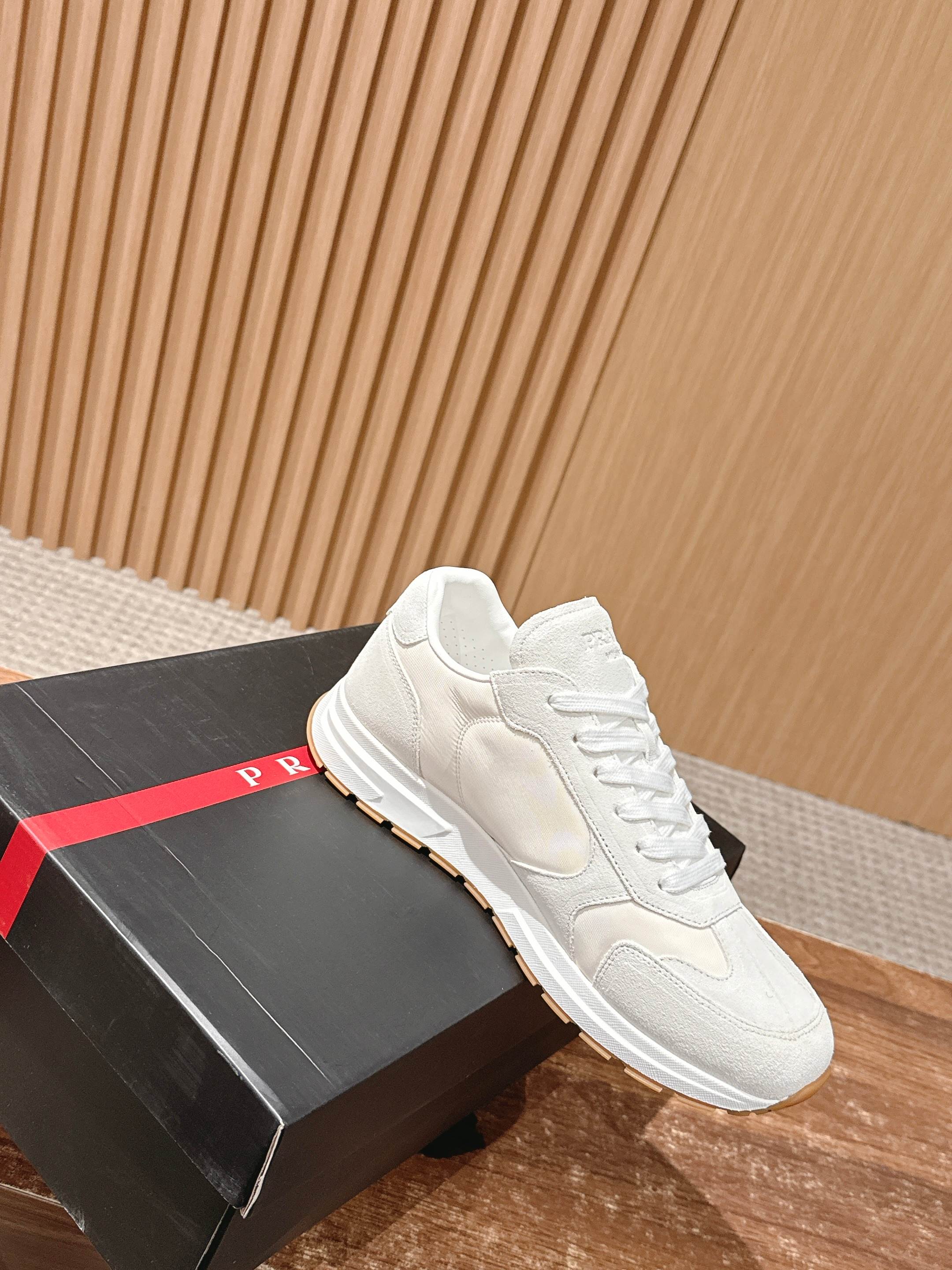 “Prada Men’s Triangular Sports Shoes: Re-Nylon and Gill Skin Fashionable Design, 4.5CM Heel, Size 39-44” - 图片 3