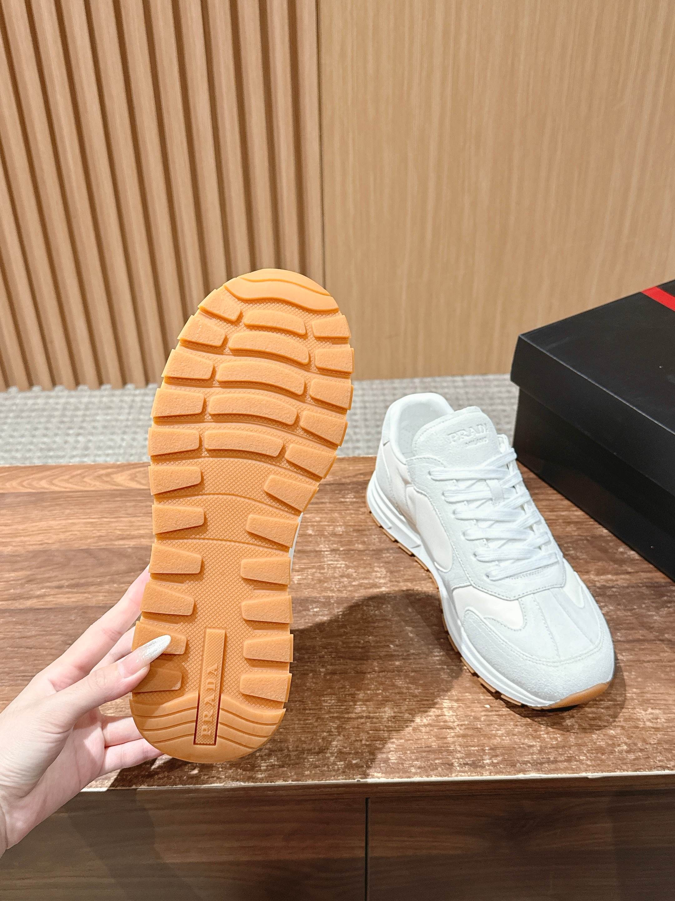“Prada Men’s Triangular Sports Shoes: Re-Nylon and Gill Skin Fashionable Design, 4.5CM Heel, Size 39-44” - 图片 9