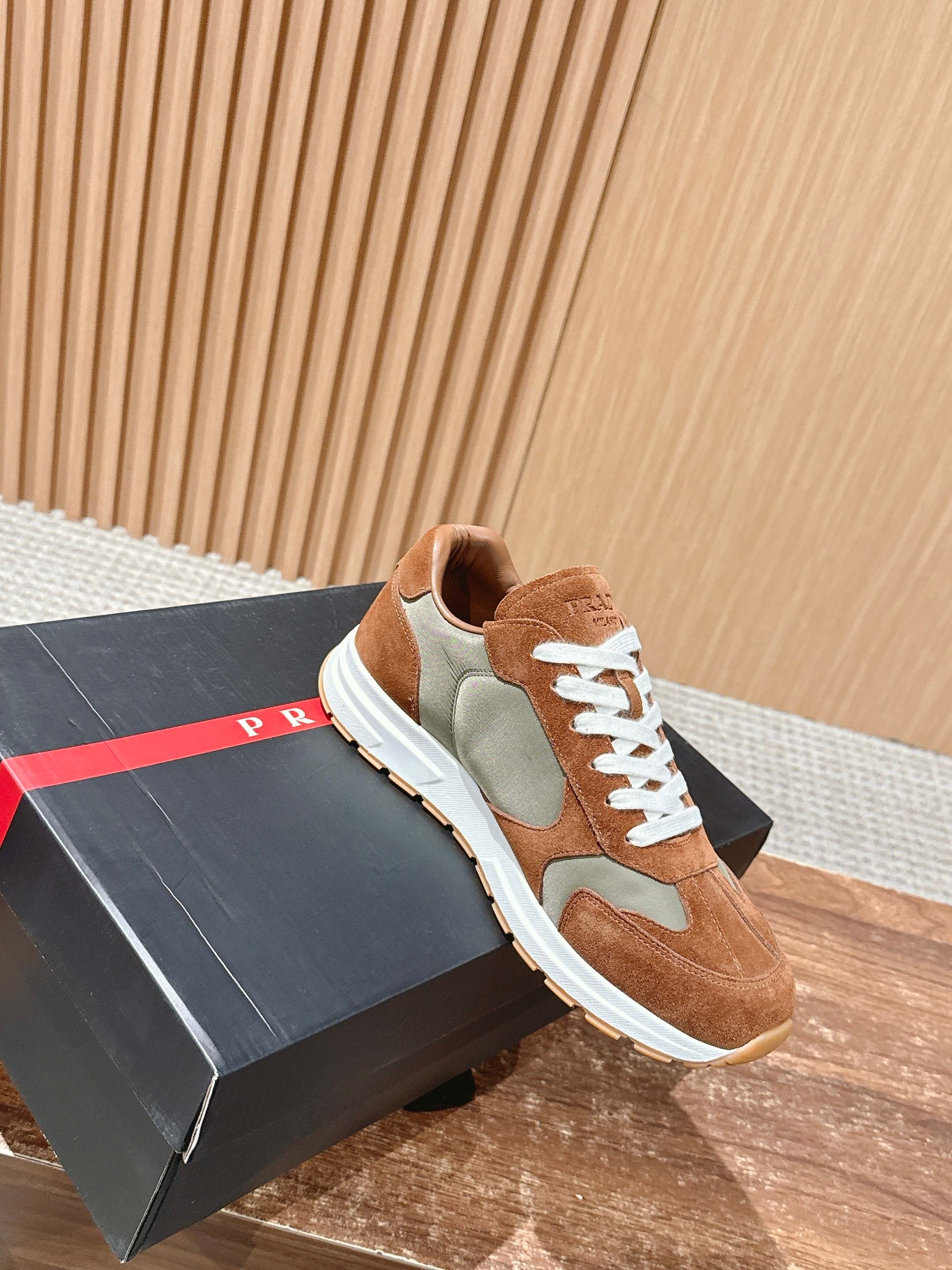 “Prada Men’s Triangular Sports Shoes: Re-Nylon, Fashionable Design, 4.5CM, Size 39-44” - 图片 3